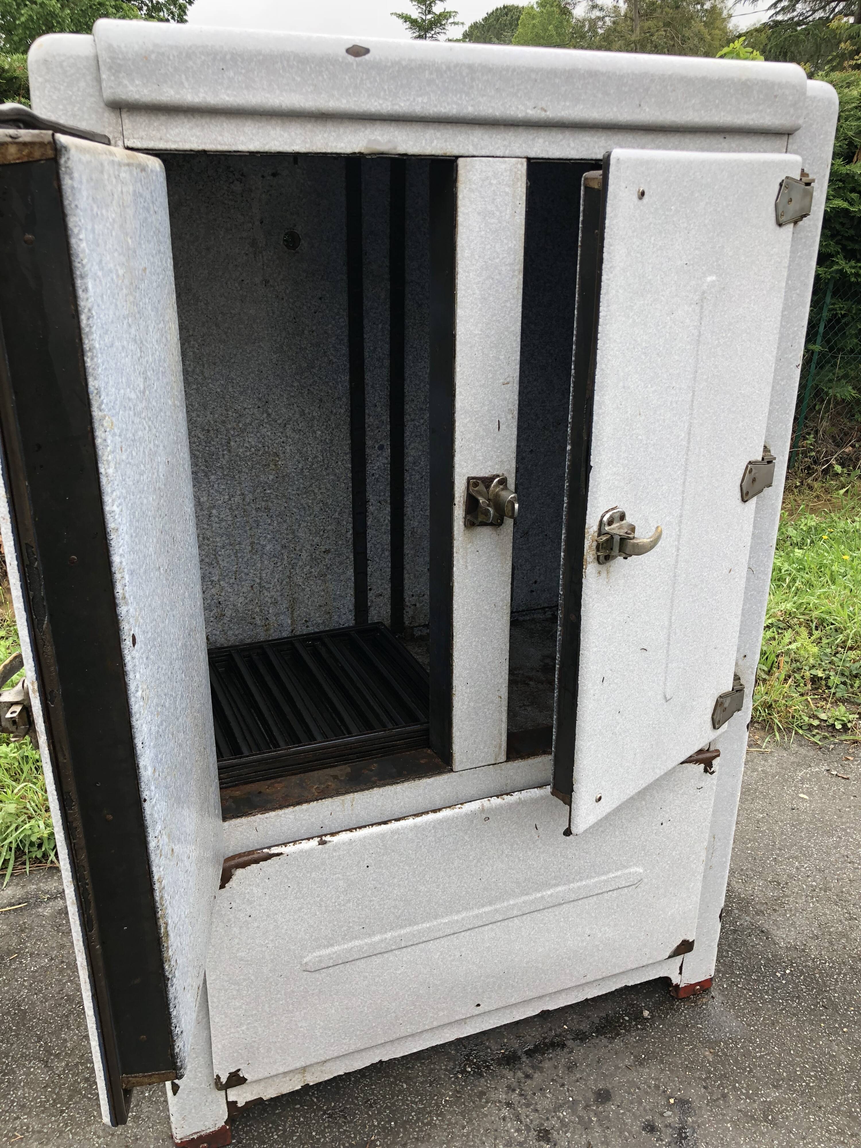 Fridge cabinet antique enamel furniture of metier