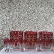 7 verres à apéritif en verre rouge et transparent ciselés vintage