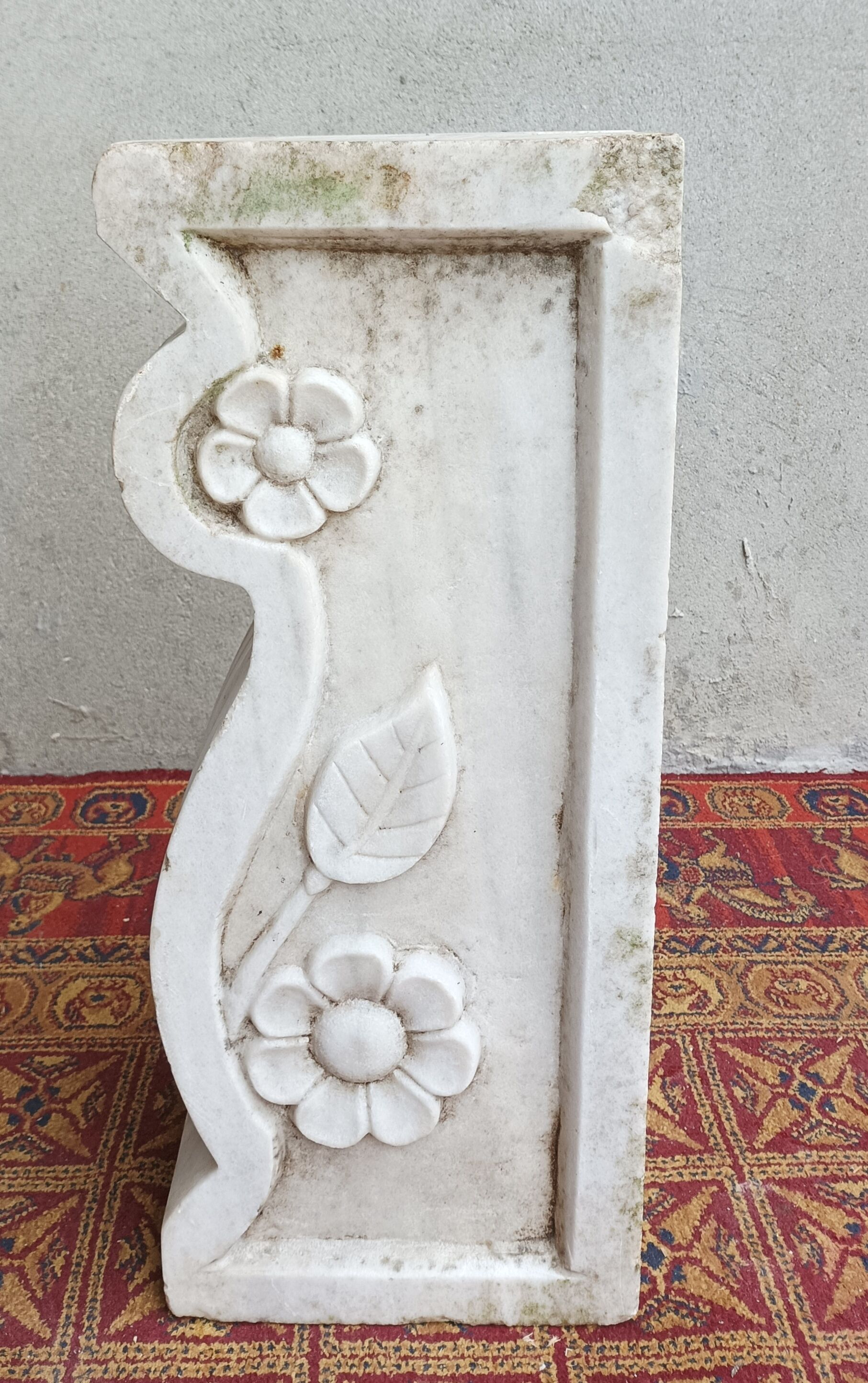 Sculpted Carrara marble stool column
