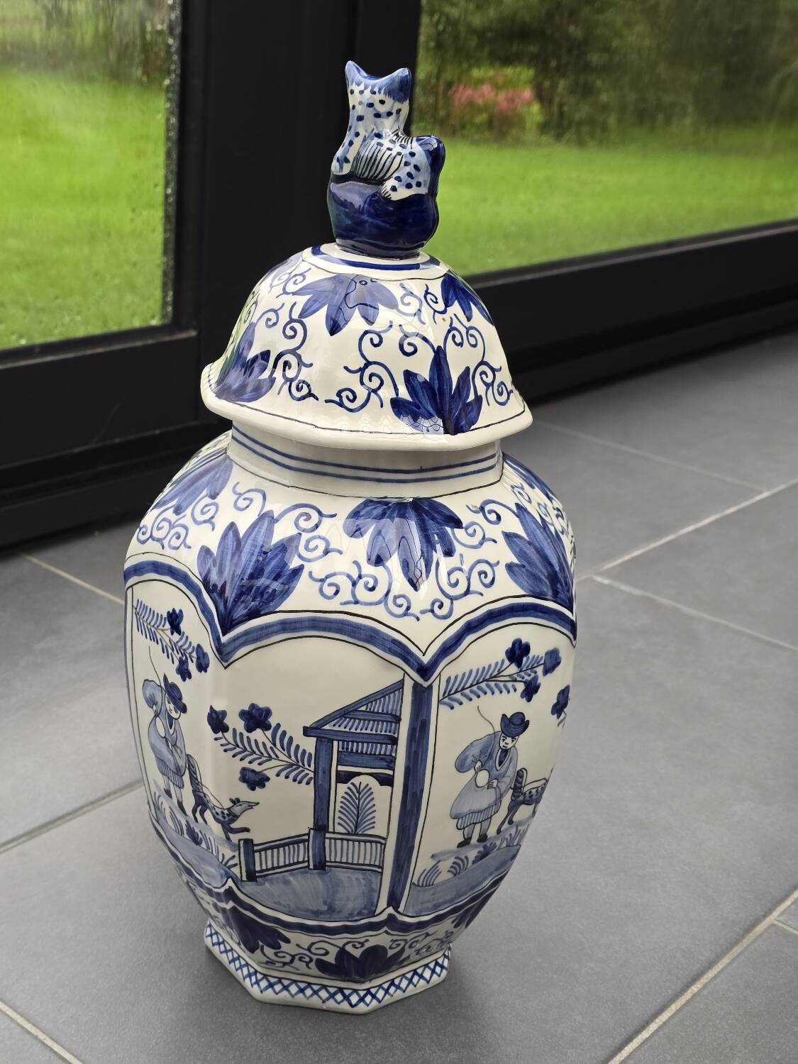Delft vase, Dutch manufacture, early 20th century