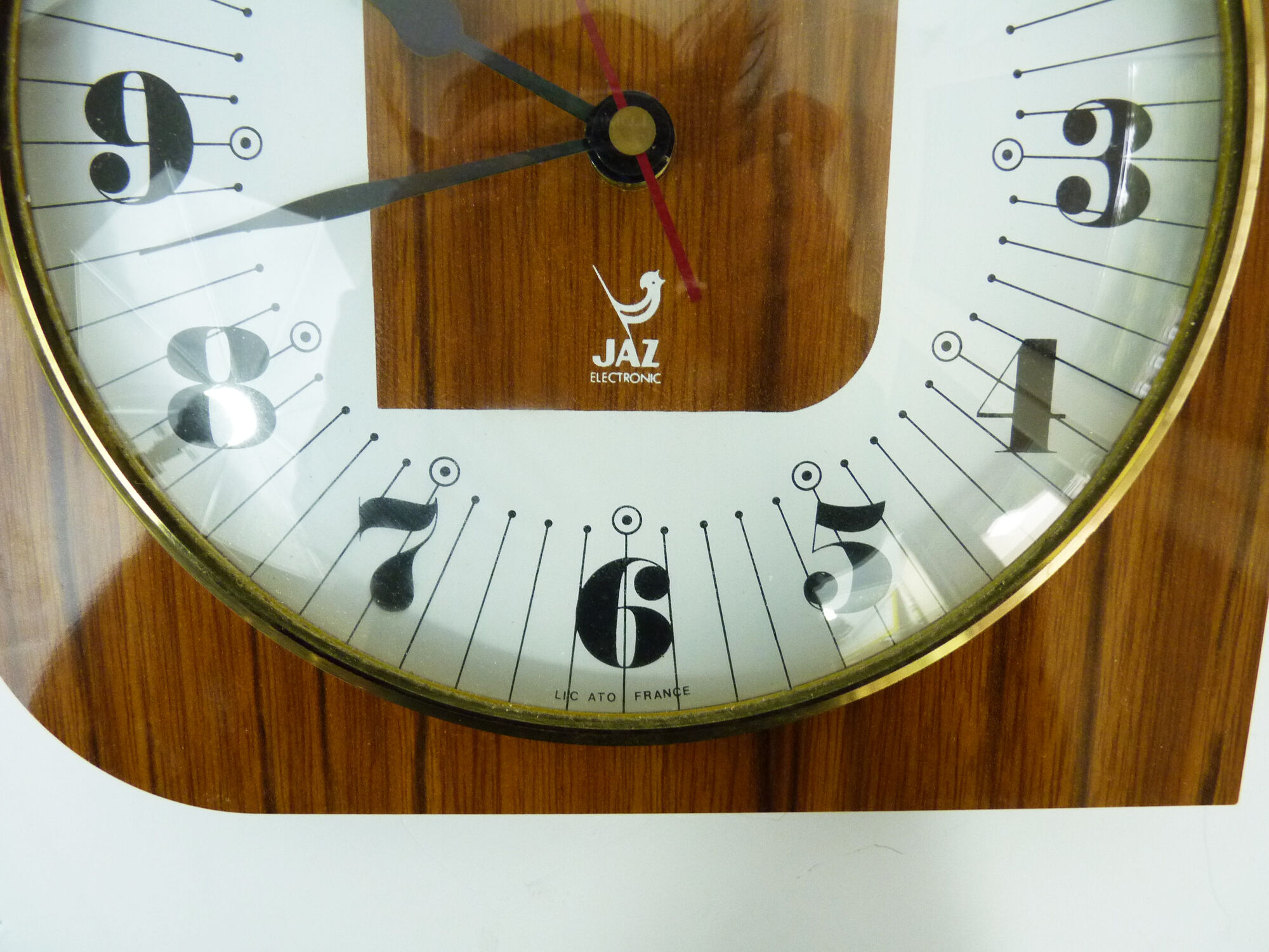 Jaz Electronic Lic Alto France clock in formica, bulging glass frame. Year 70