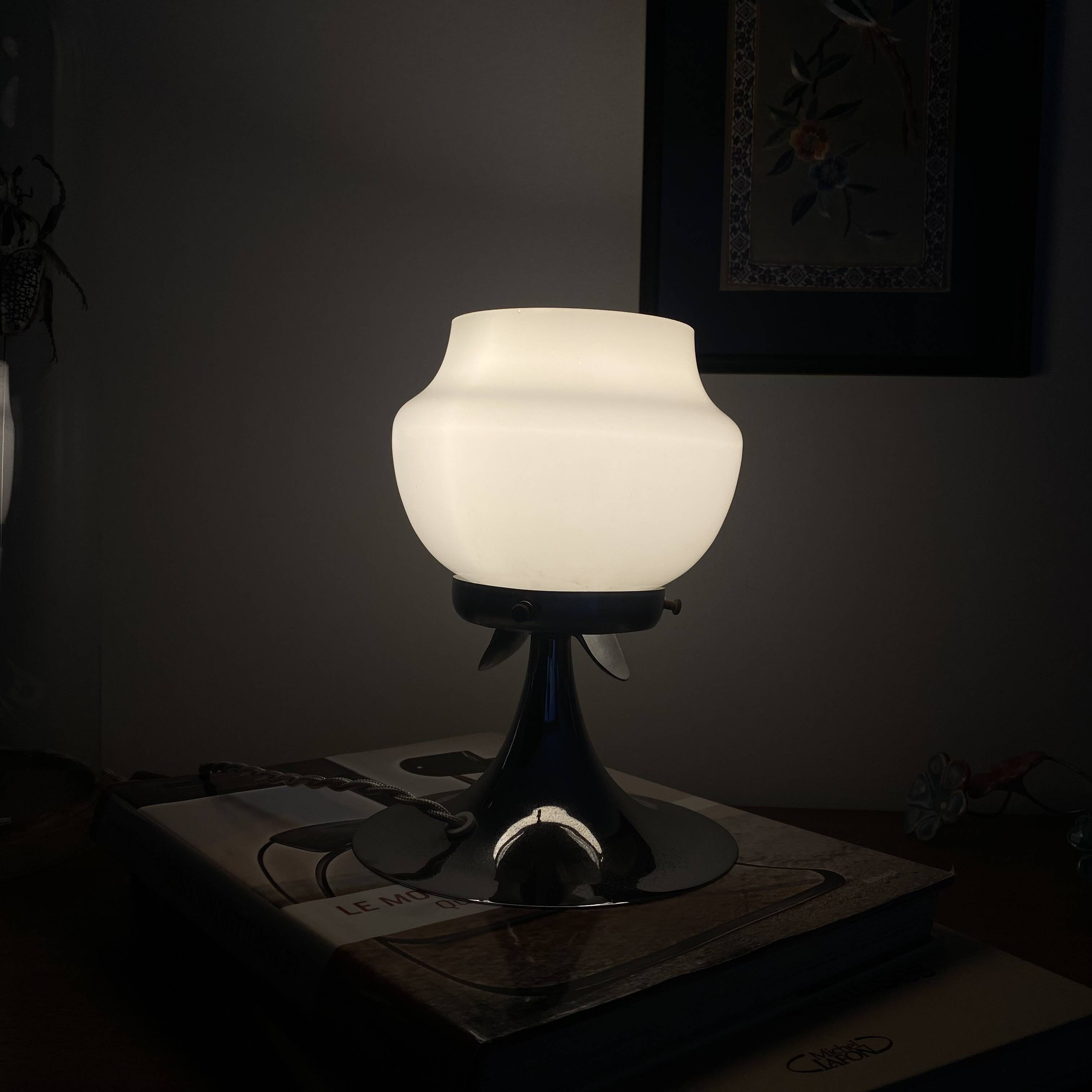 Vintage globe lamp in white opaline glass and chrome metal.