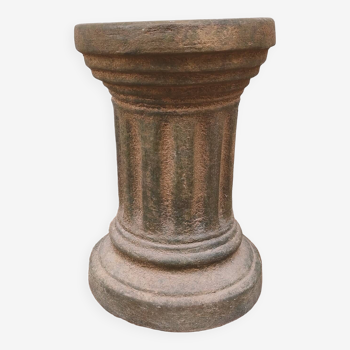 Aged ceramic column