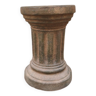 Aged ceramic column
