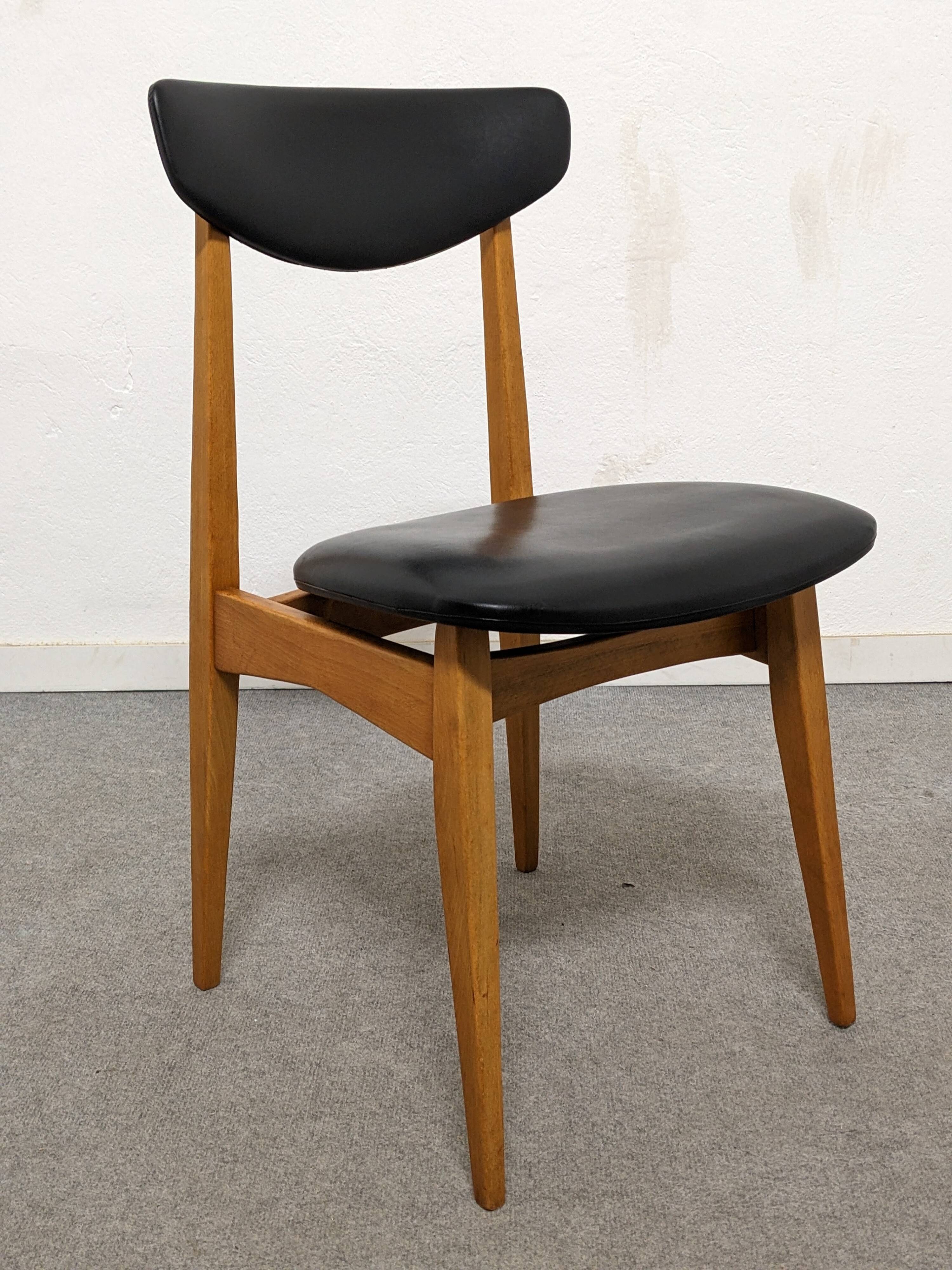 Series of 4 vintage chairs from the 50s/60s