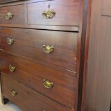19th-century English commode in mahogany, with an antique patina and classic elegance.