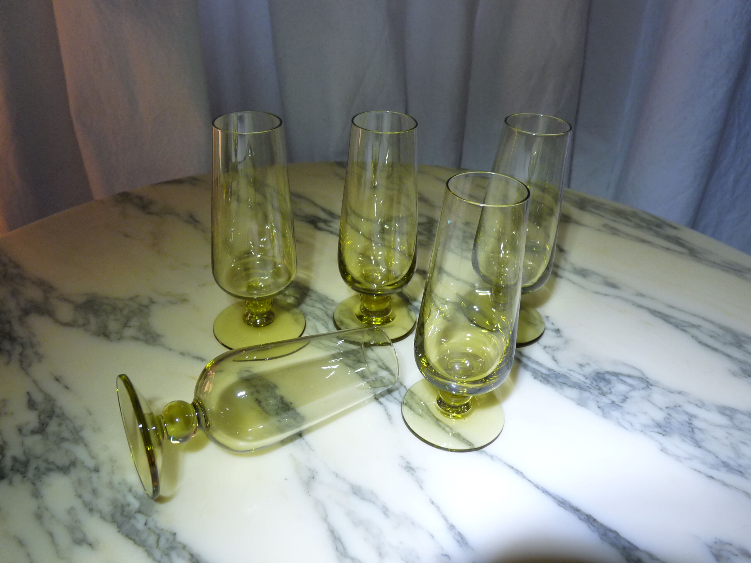 Set of 5 small flutes a vintage green glass liqueurs 70