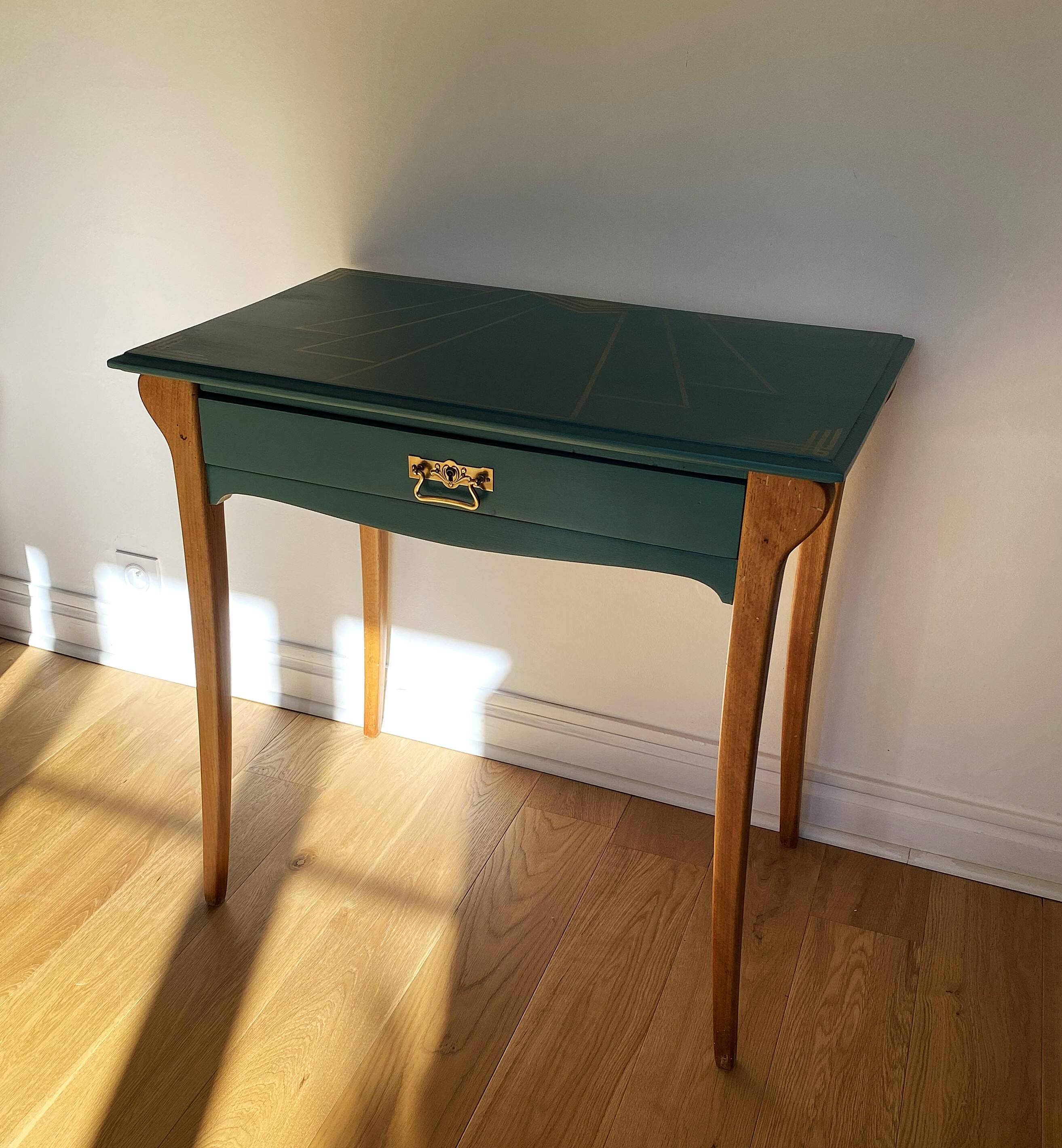A 1950s desk reimagined in Art Deco style