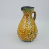 Grand pichet jaune en céramique dans le gout d'Accolay