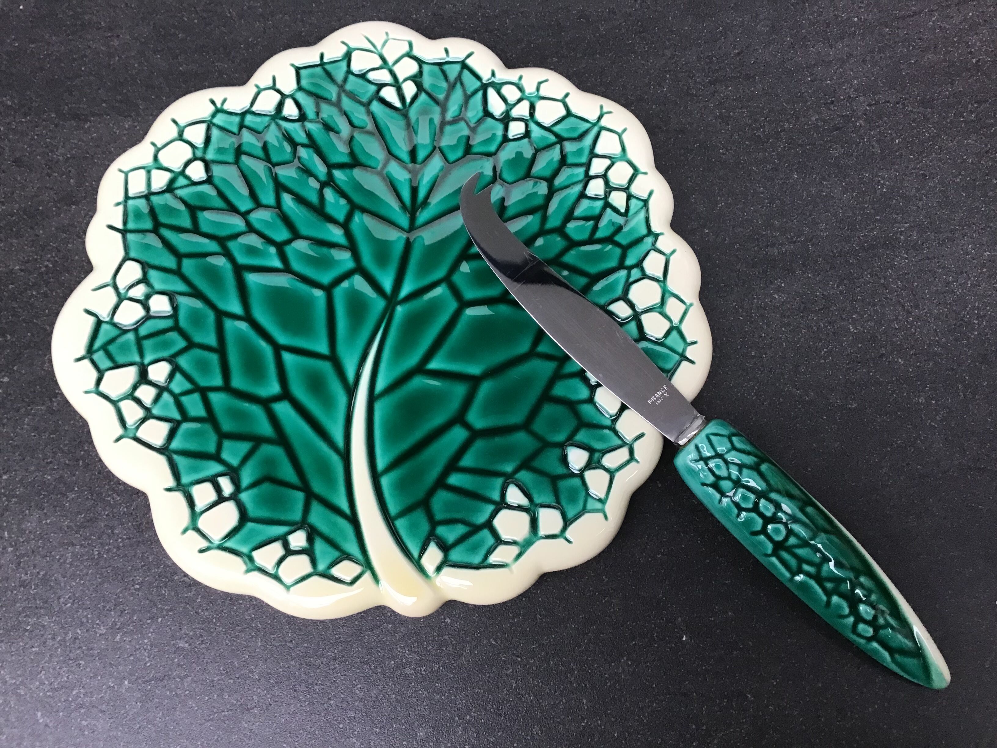 Verceram cheese platter and knife, leaf decoration