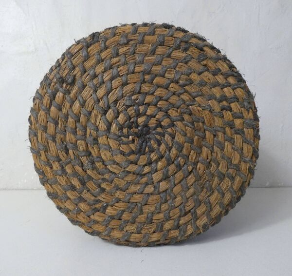 Ancien tabouret en paille tressée