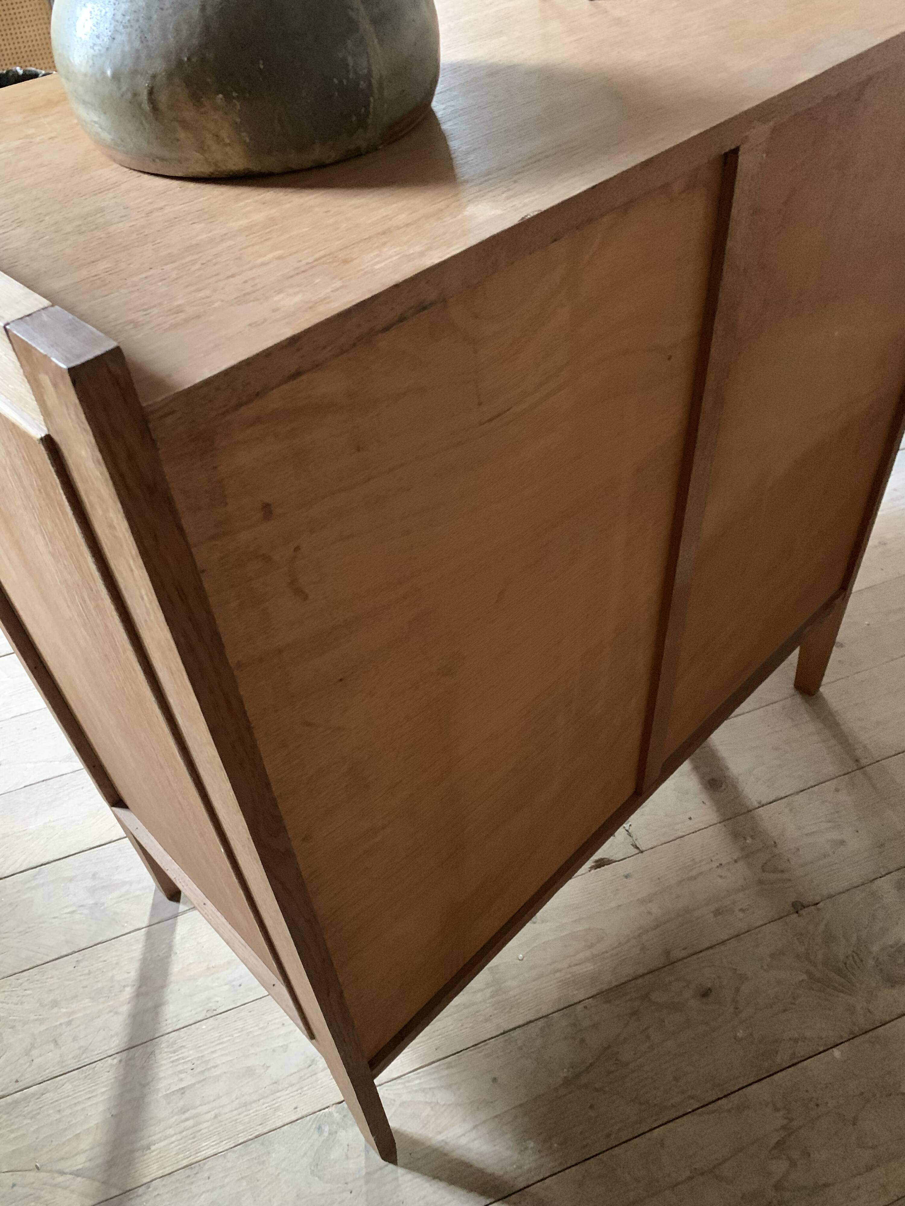 Commode vintage en chêne et rotin