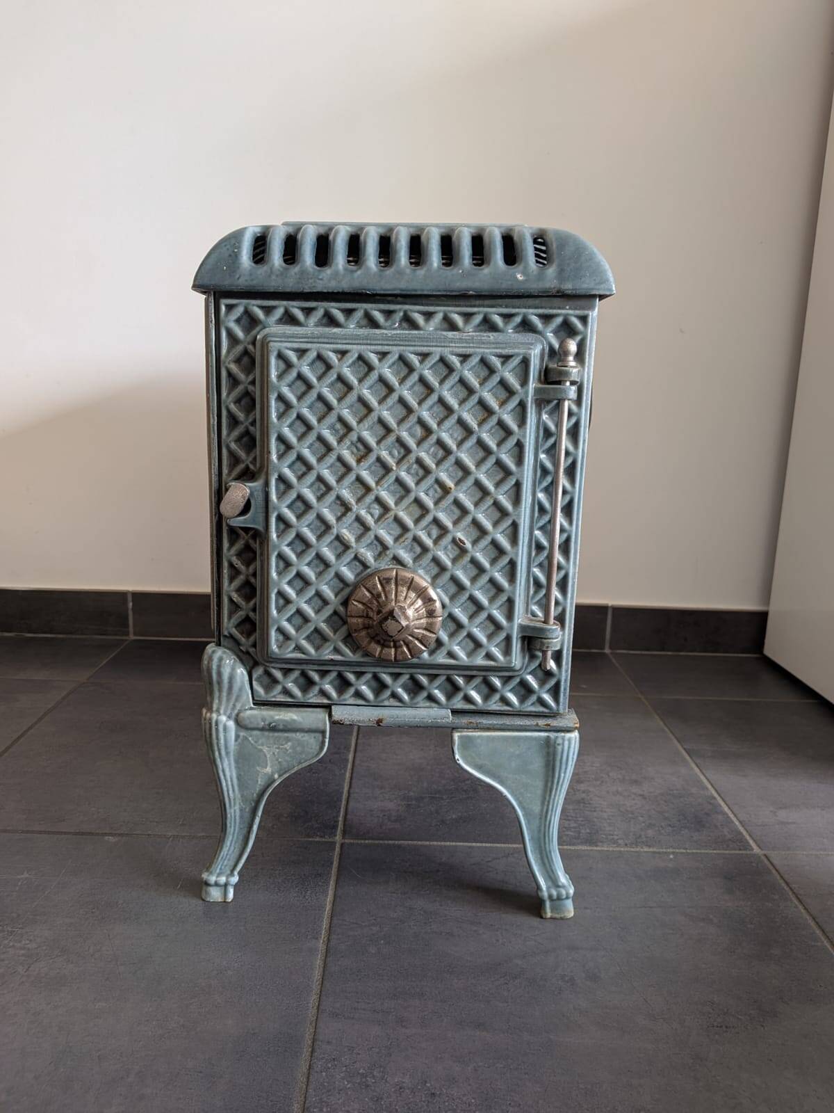 Antique enamelled cast iron stove "Faunus" – renovated