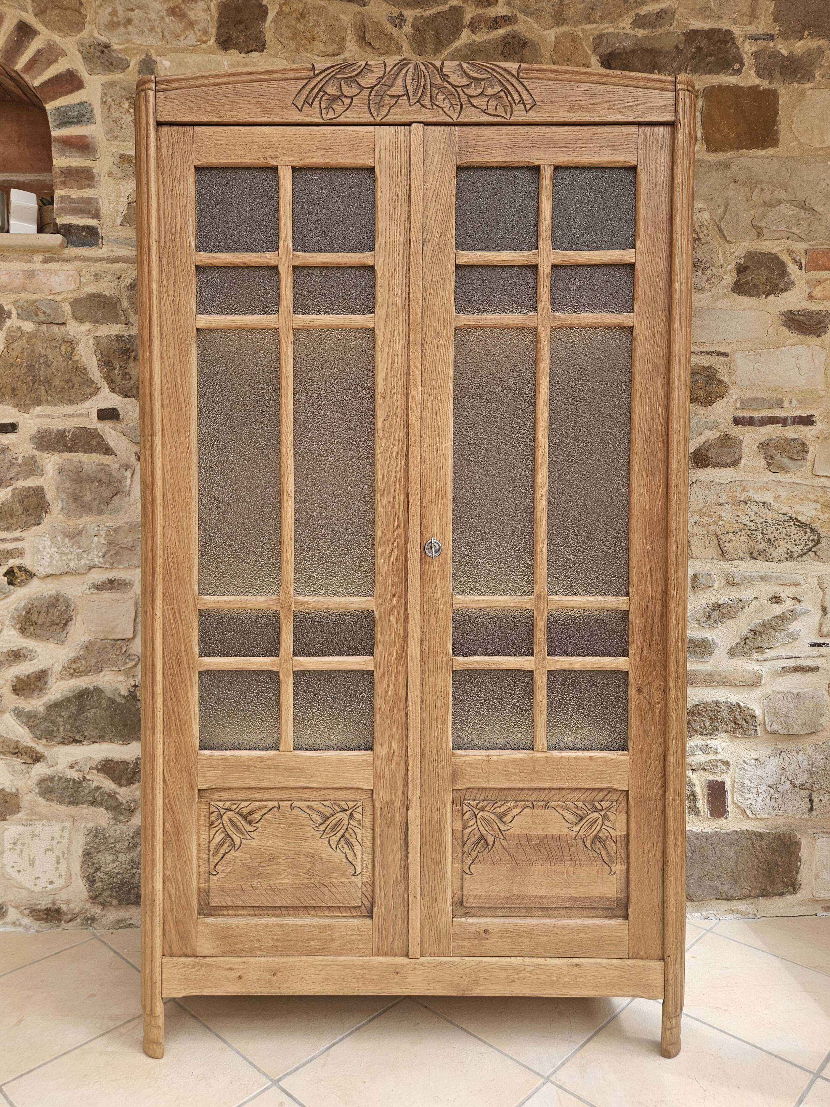 Art Deco display cabinet from Paris