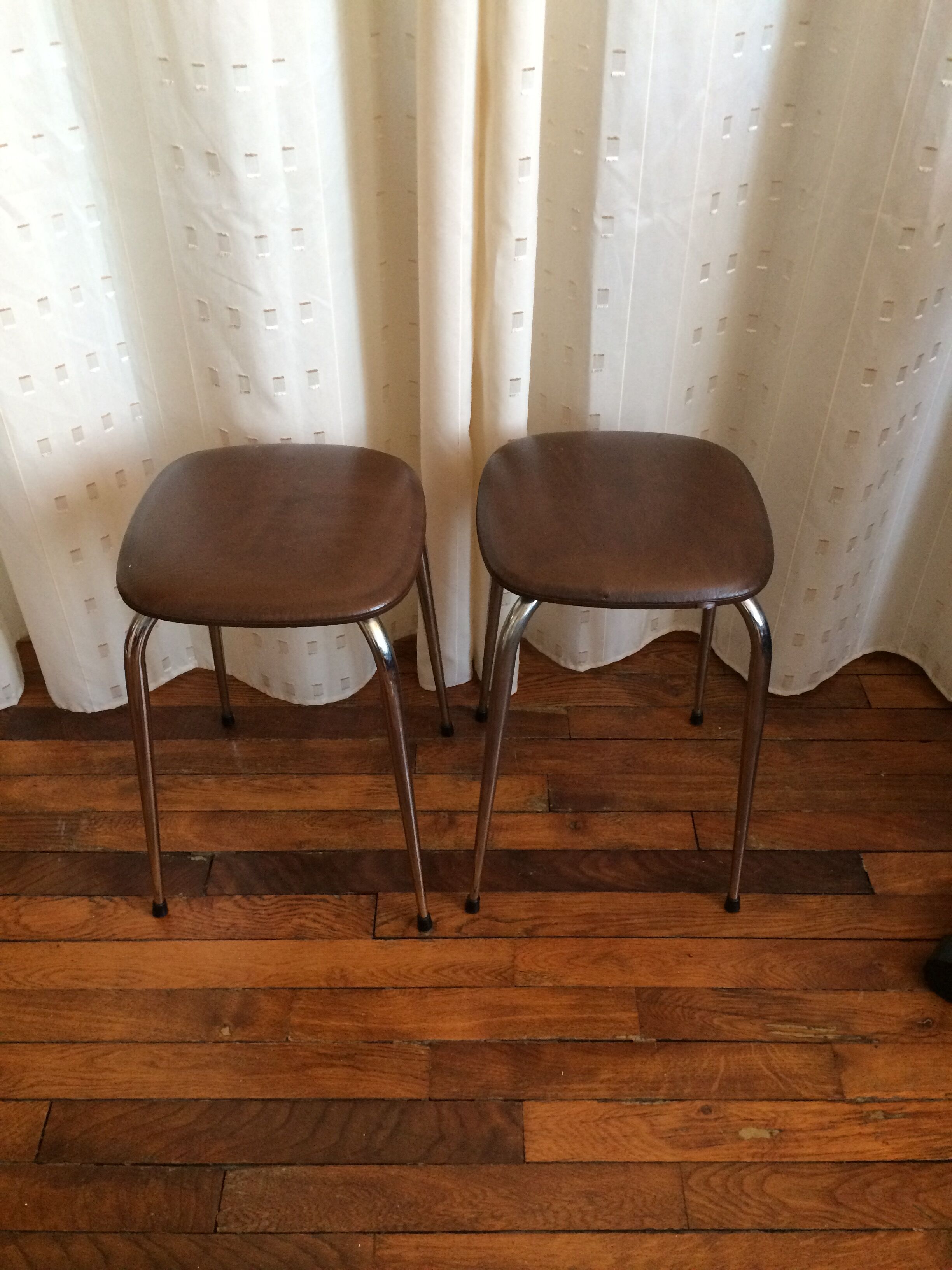 Lot of 2 stools years 60/70 skai