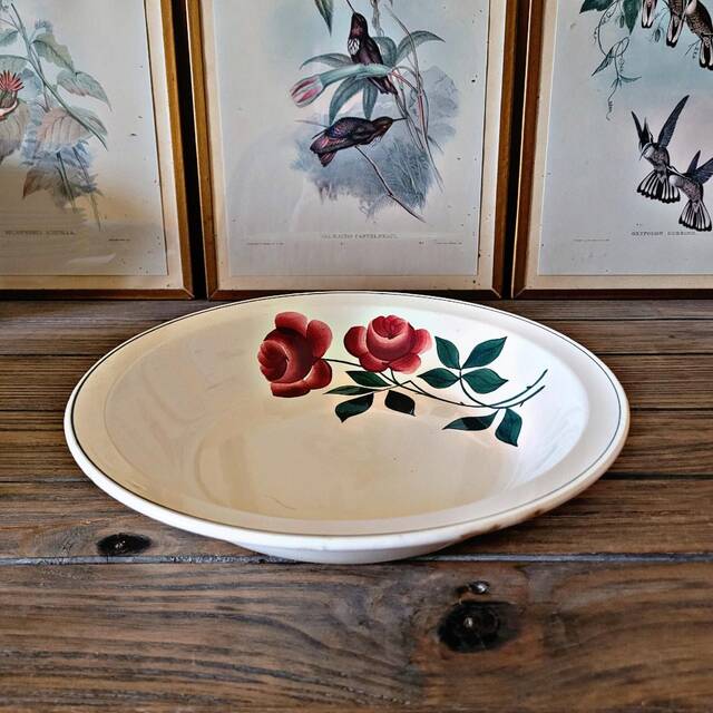 Plat rond creux Choisy Le Roi HBC modèle Vernon motif de roses