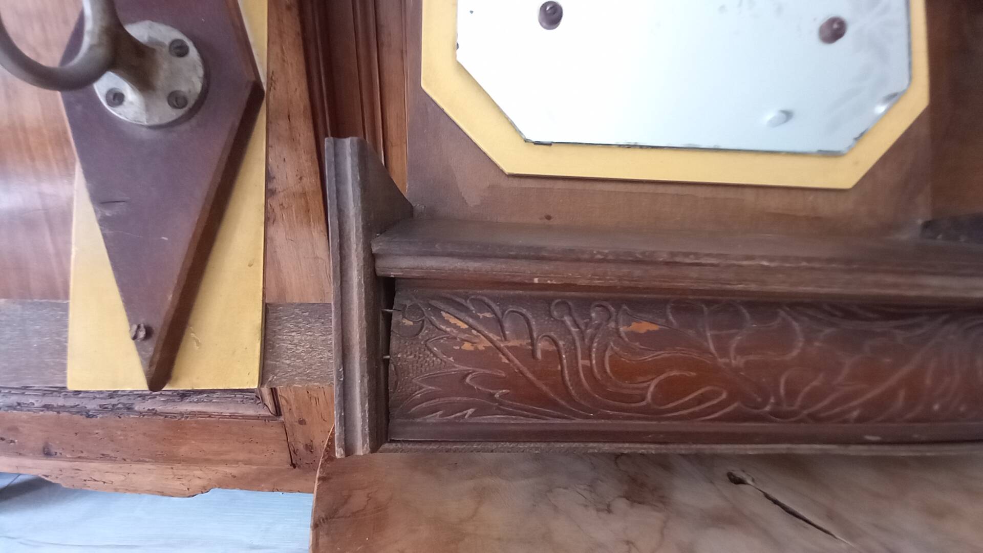 Vintage Art Deco wall coat rack in two-tone wood with engraved mirror.