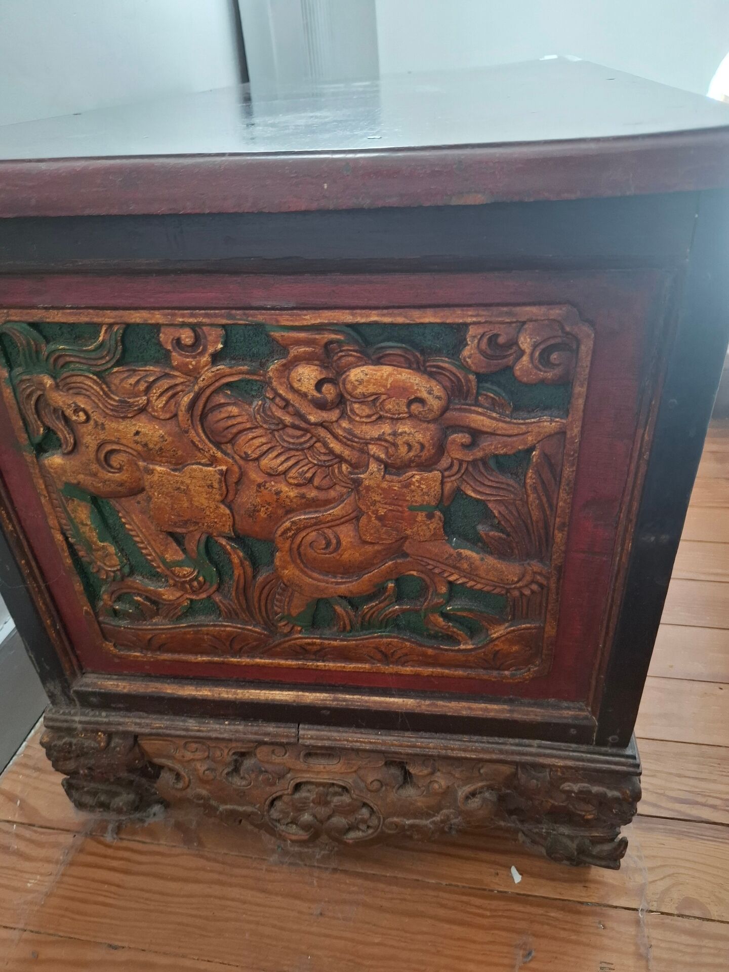Chinese chest with 3 drawers