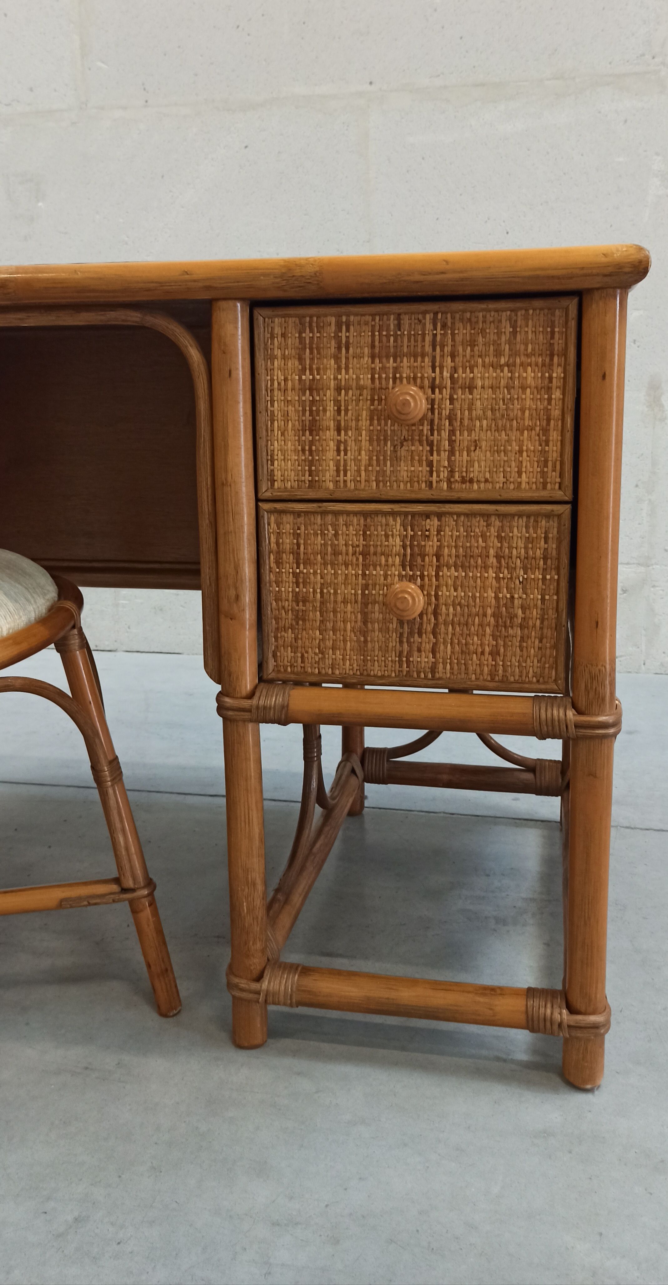 Bureau et chaise en bambou et rotin
