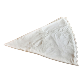 Nappe blanche brodée