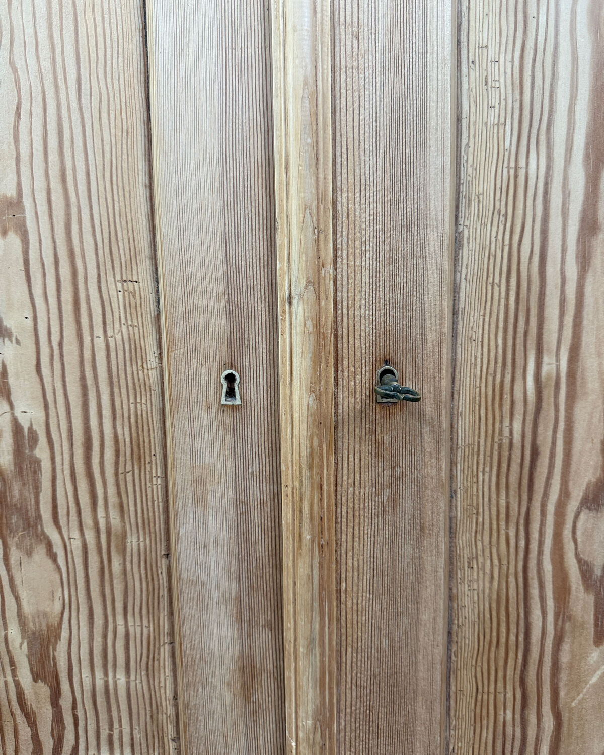 English four-door wardrobe (renovated)