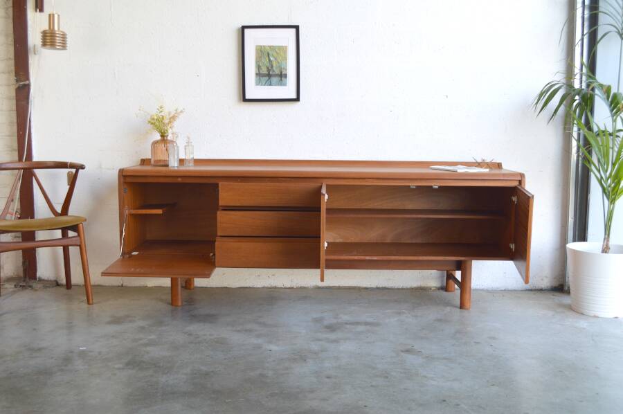 Curved enfilade by White & Newton * 208 cm