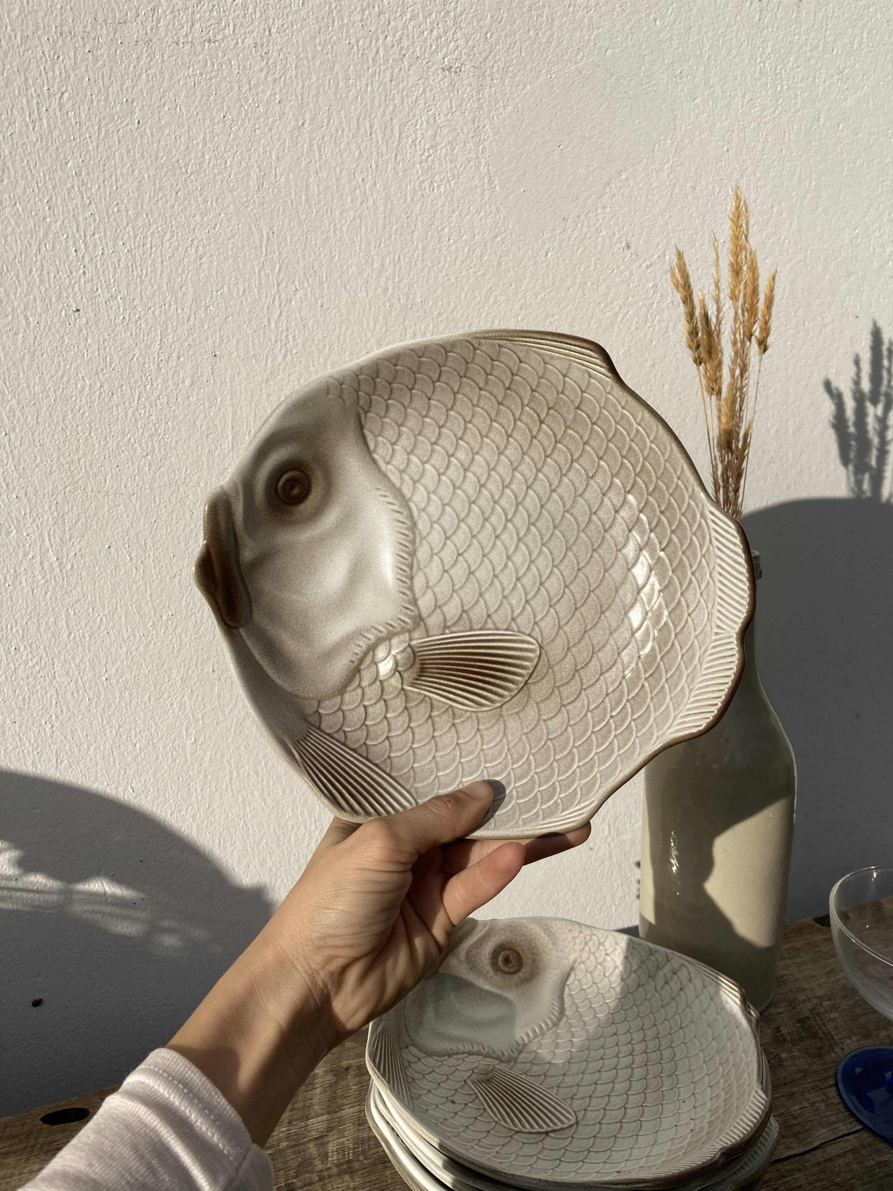 6 flat plates fish in beige ceramic Salins les bains