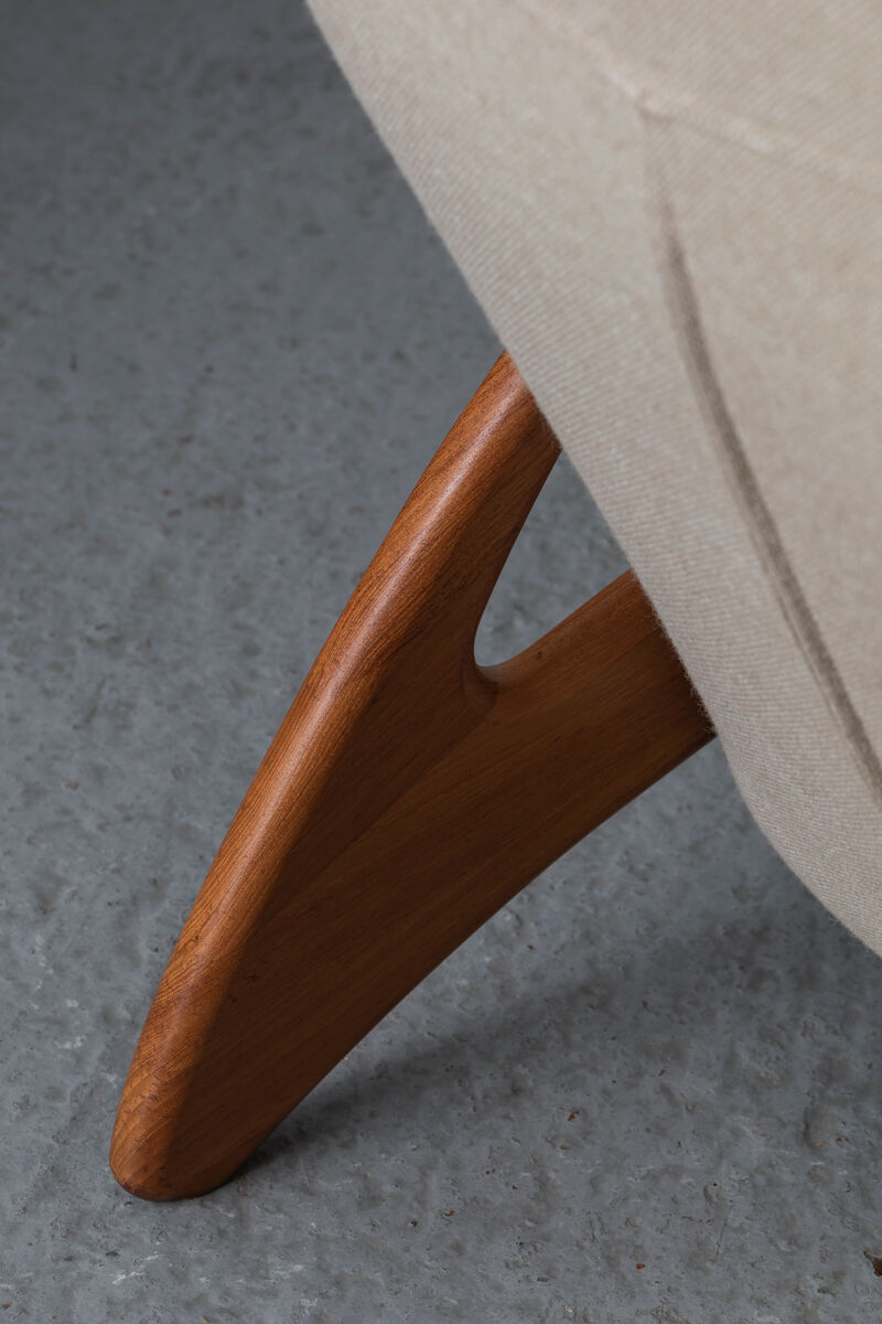 Reclining easy chair in beige wool, Denmark, 1980’s