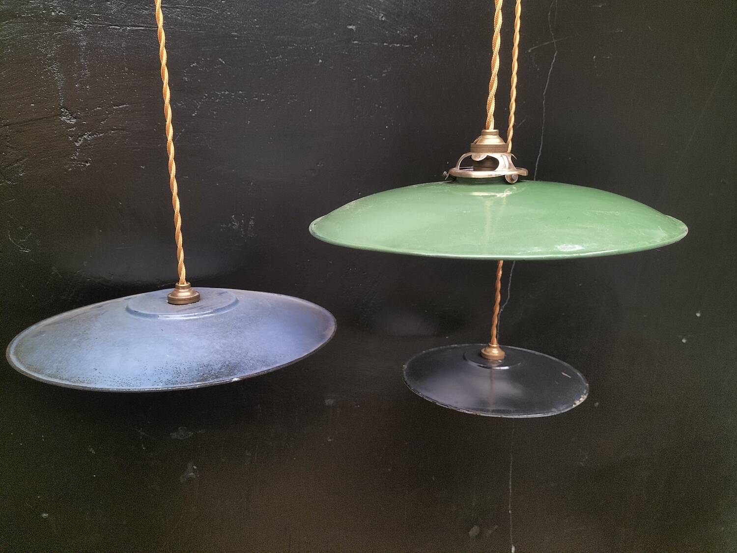 3 suspensions en tôles émaillées