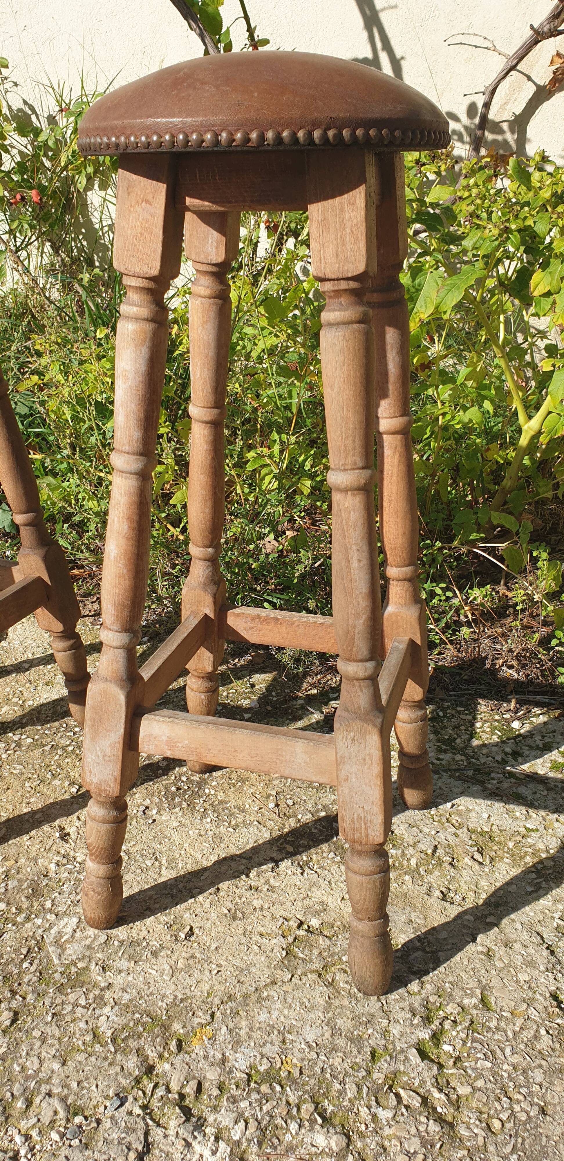 Paire de tabourets de bar, bois et simili cuir