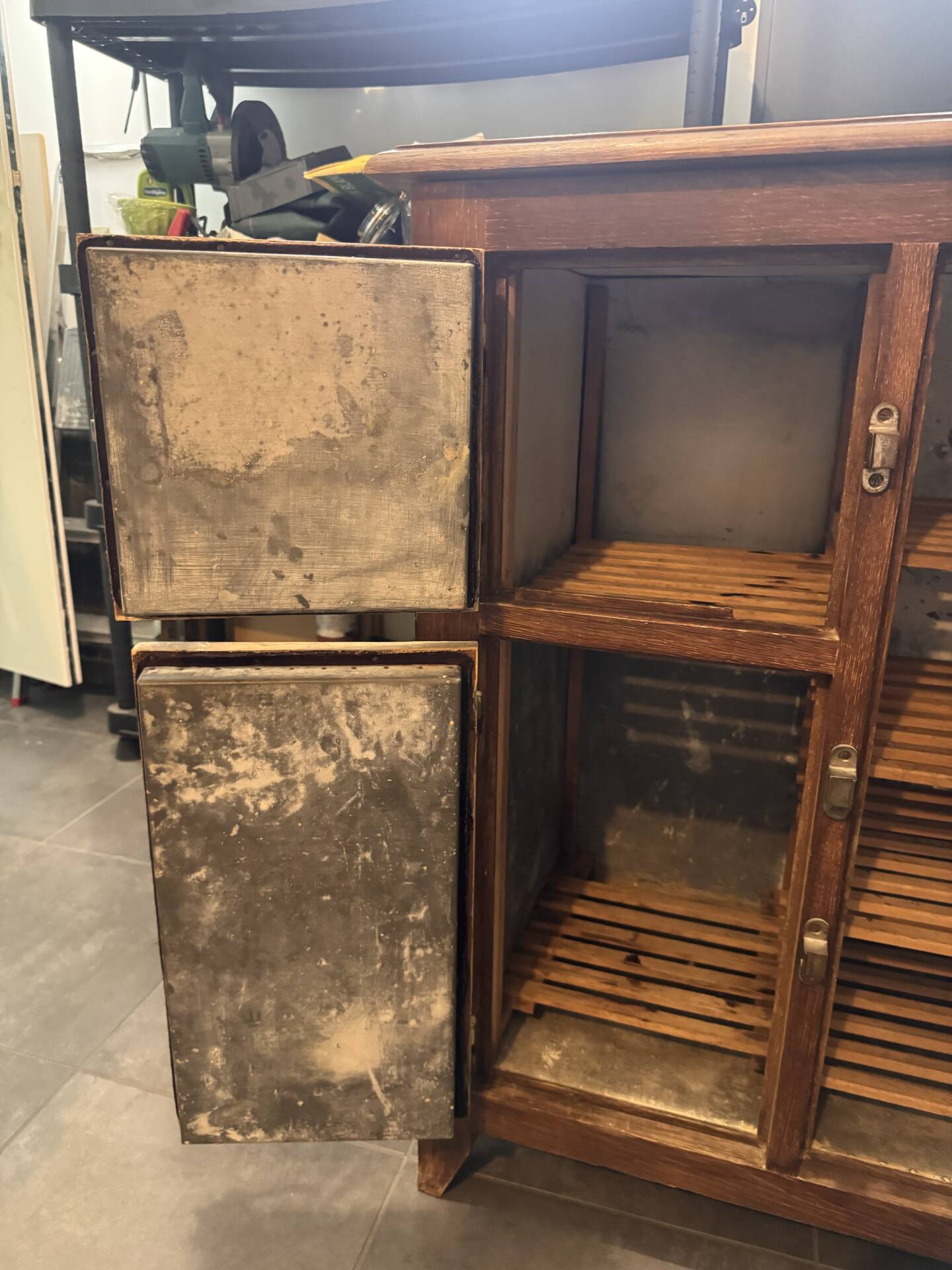 Old fridge / cooler