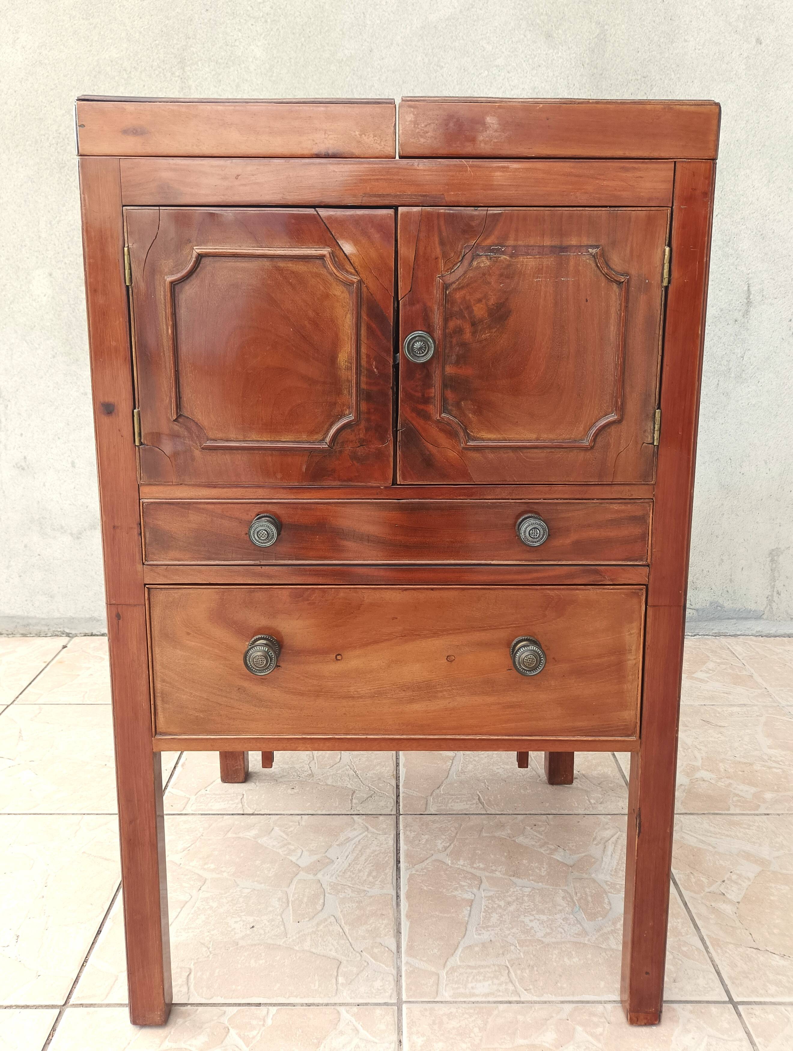 Meuble de barbier ou bar anglais en acajou