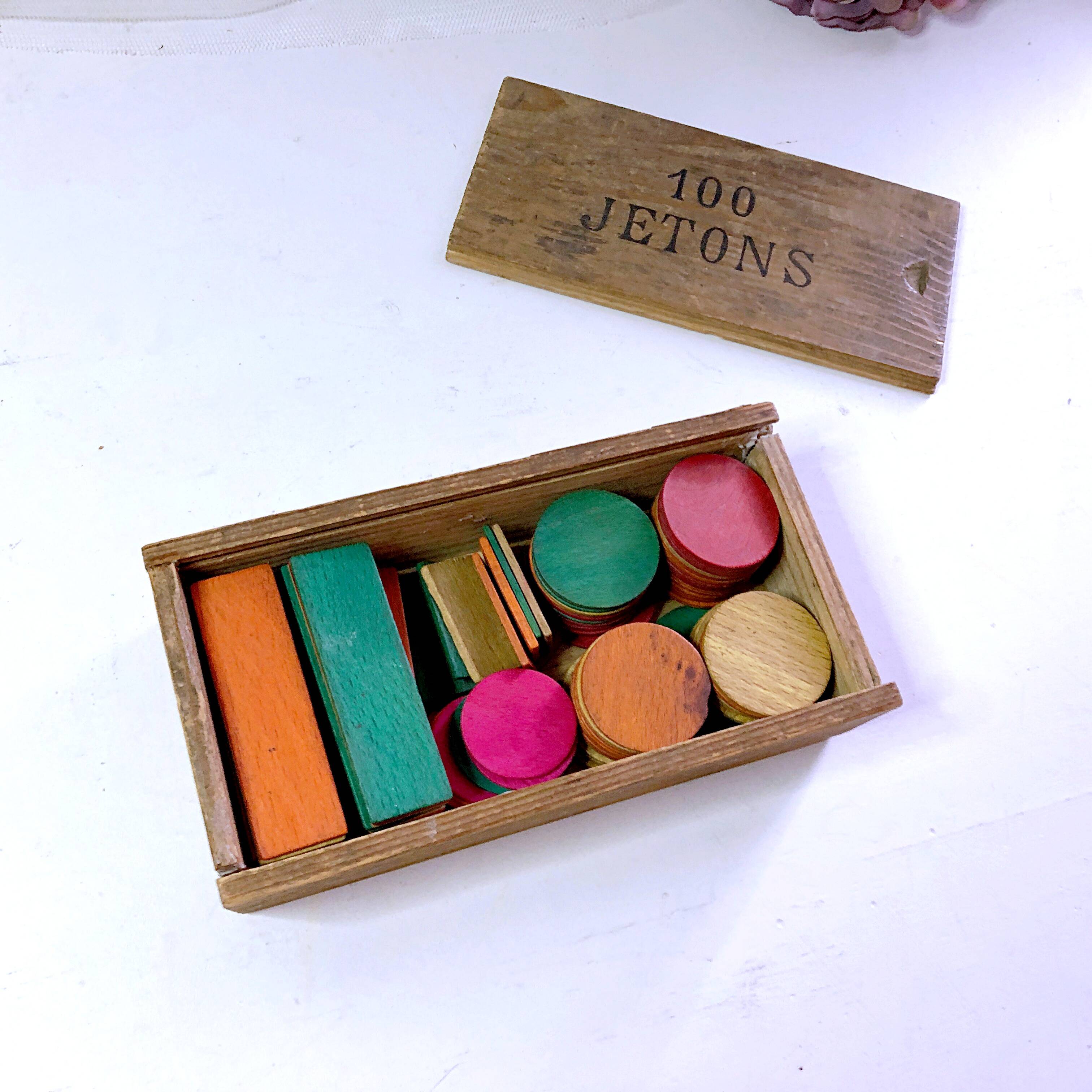 Boîte de 100 jetons en bois complète vintage France