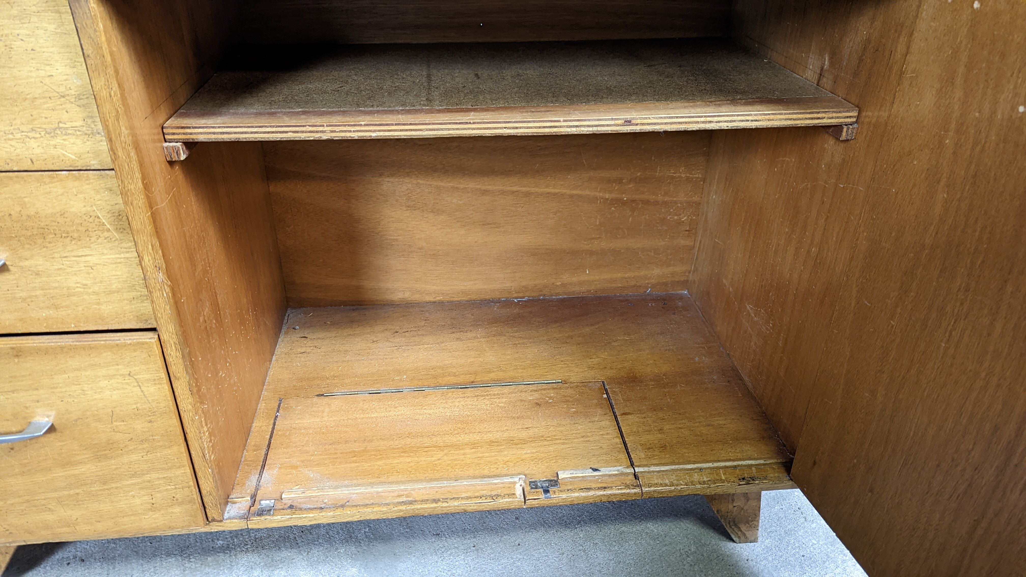 Commode pied compas scandinave