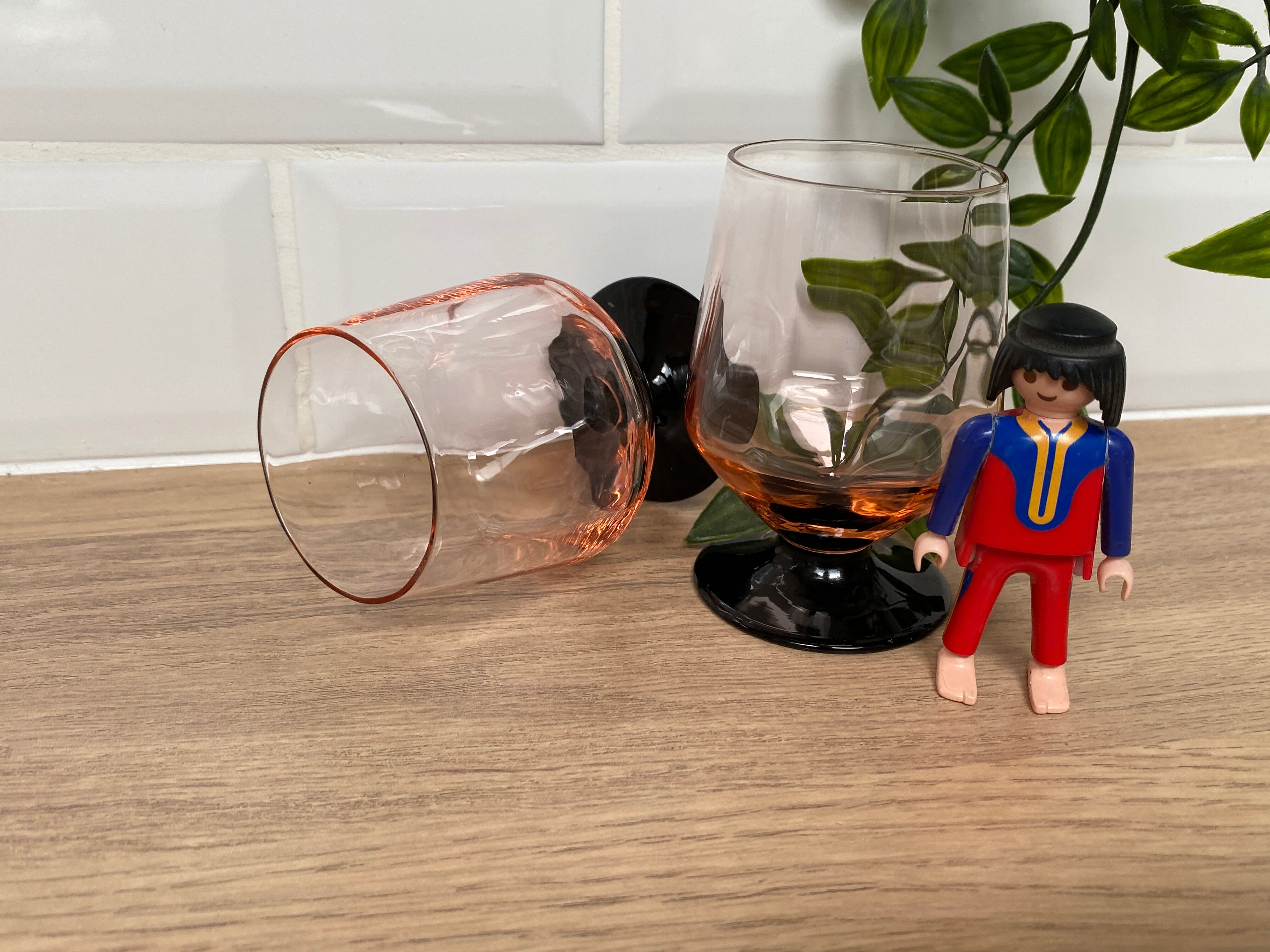 Set of 2 glasses old pink black foot