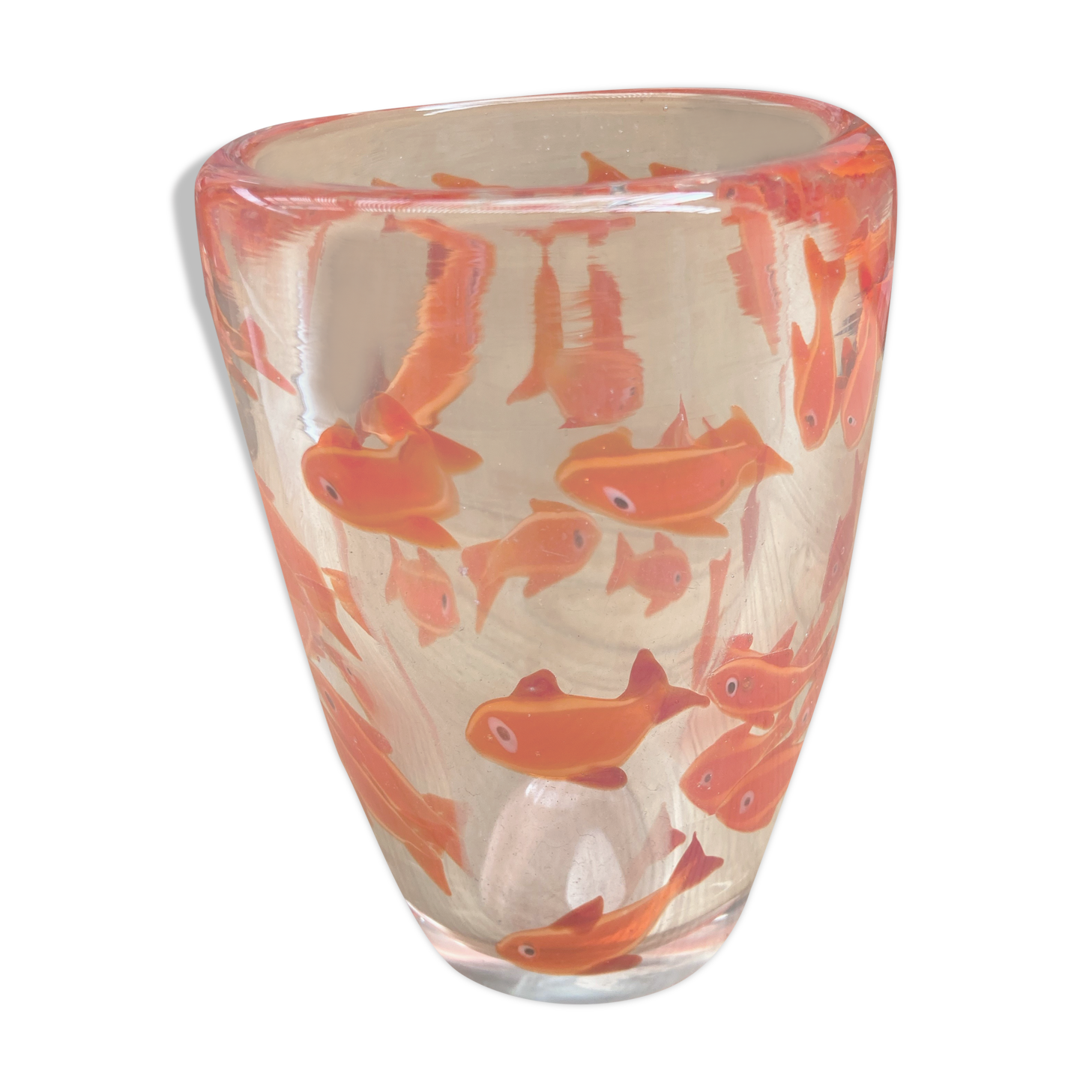 Vase en verre avec inclusions poissons