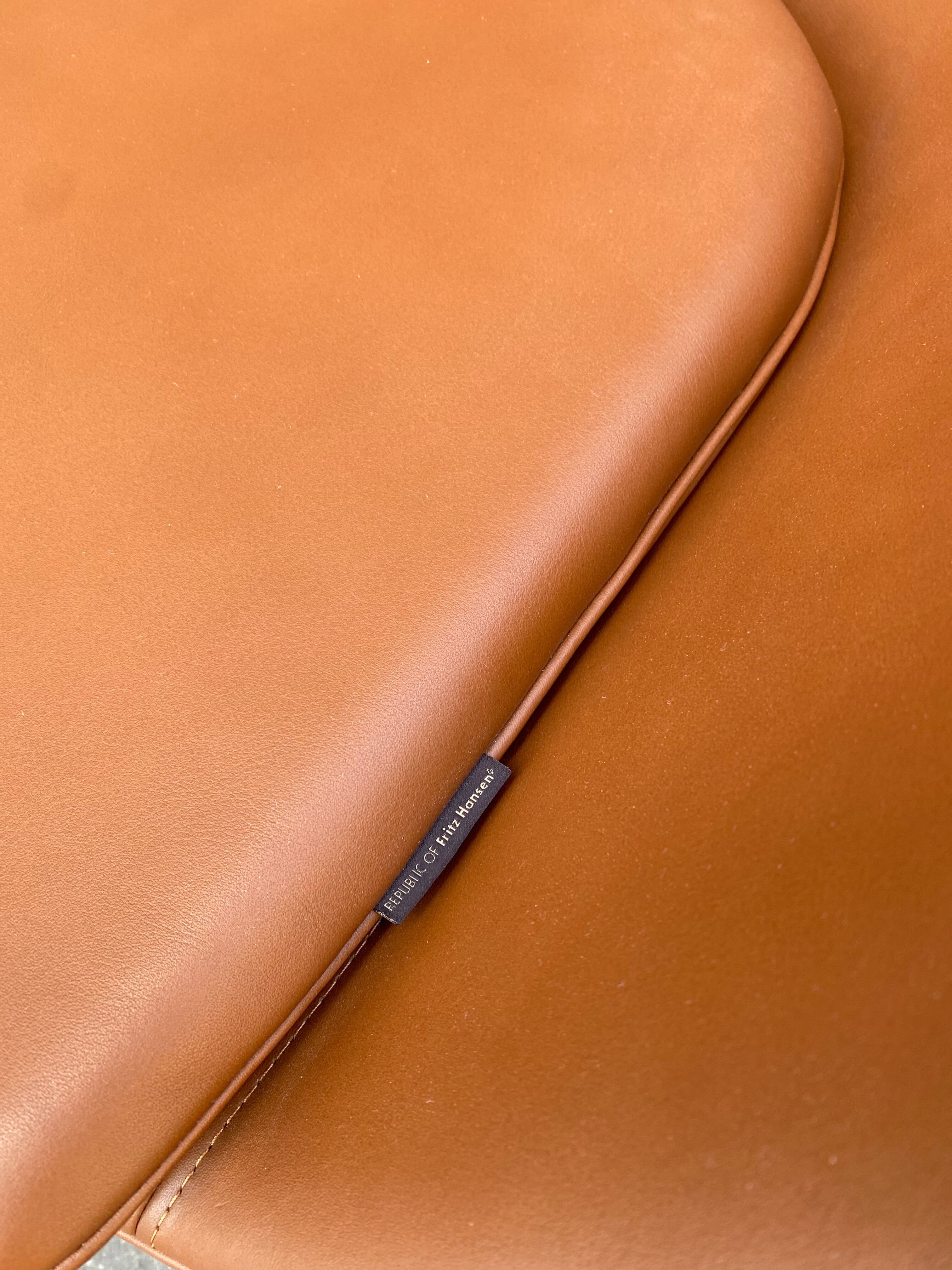 EGG Chair design Arne Jacobsen edition Fritz Hansen brown leather