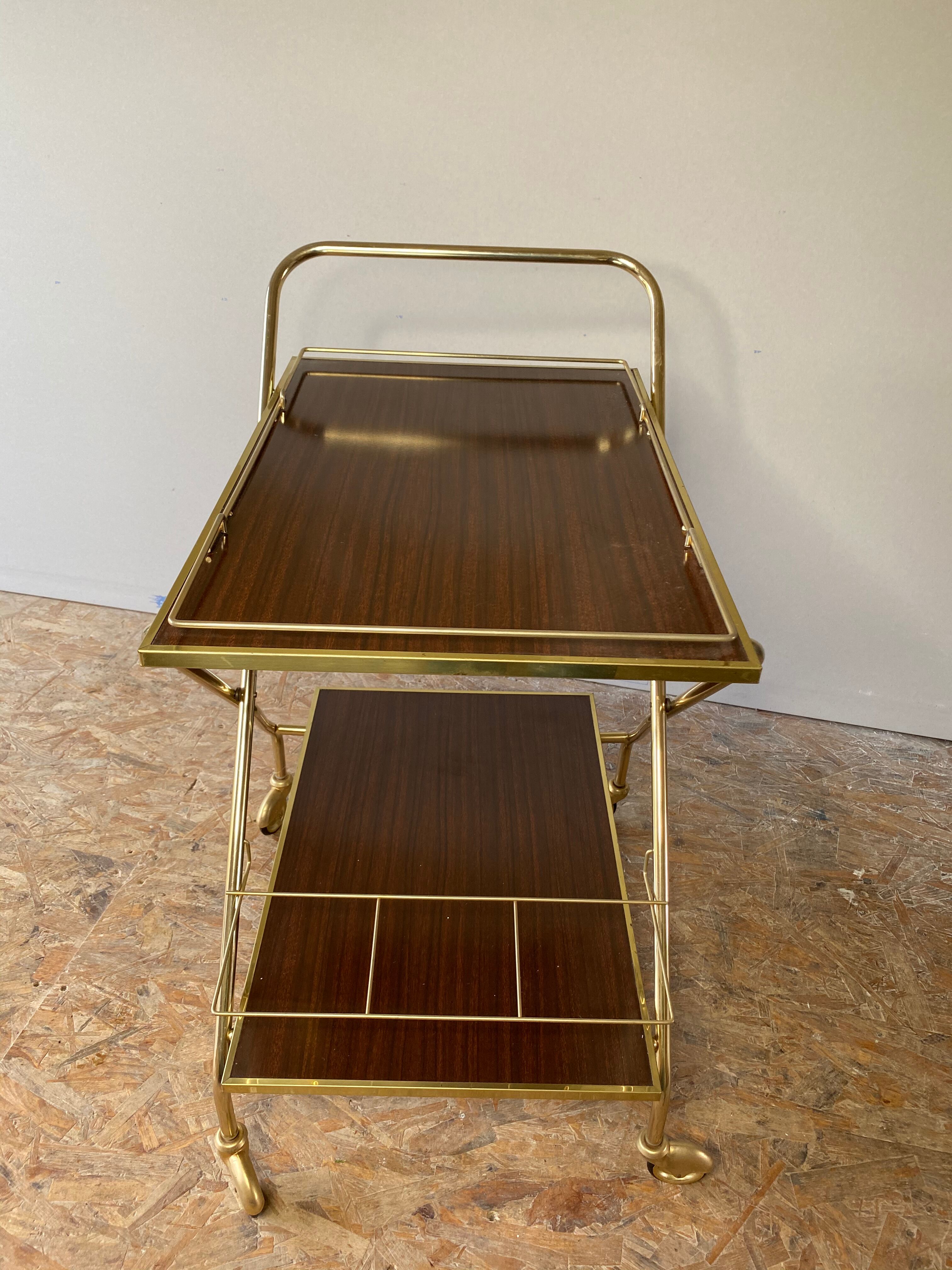 Serving table