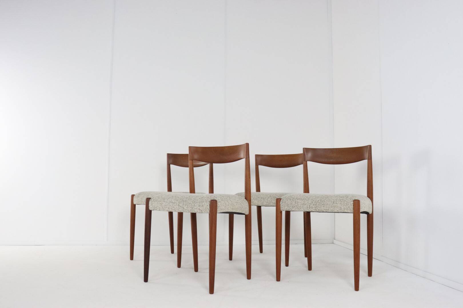 Set of 4 JCA Jensen chairs ‘Hornum’ design danois