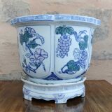 Chinese porcelain pot cover with its base