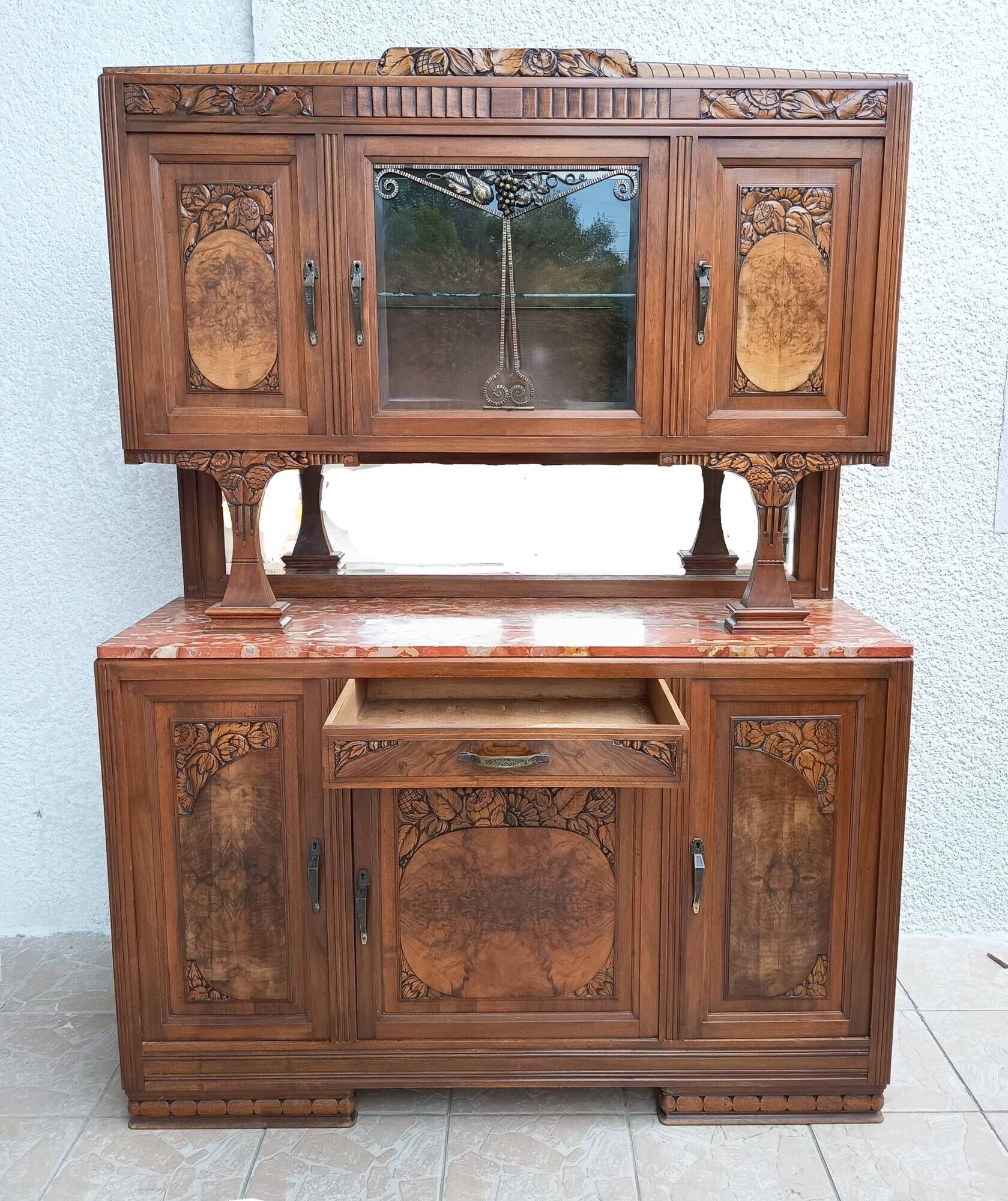 Buffet vaisselier époque Art Déco en ronce de noyer