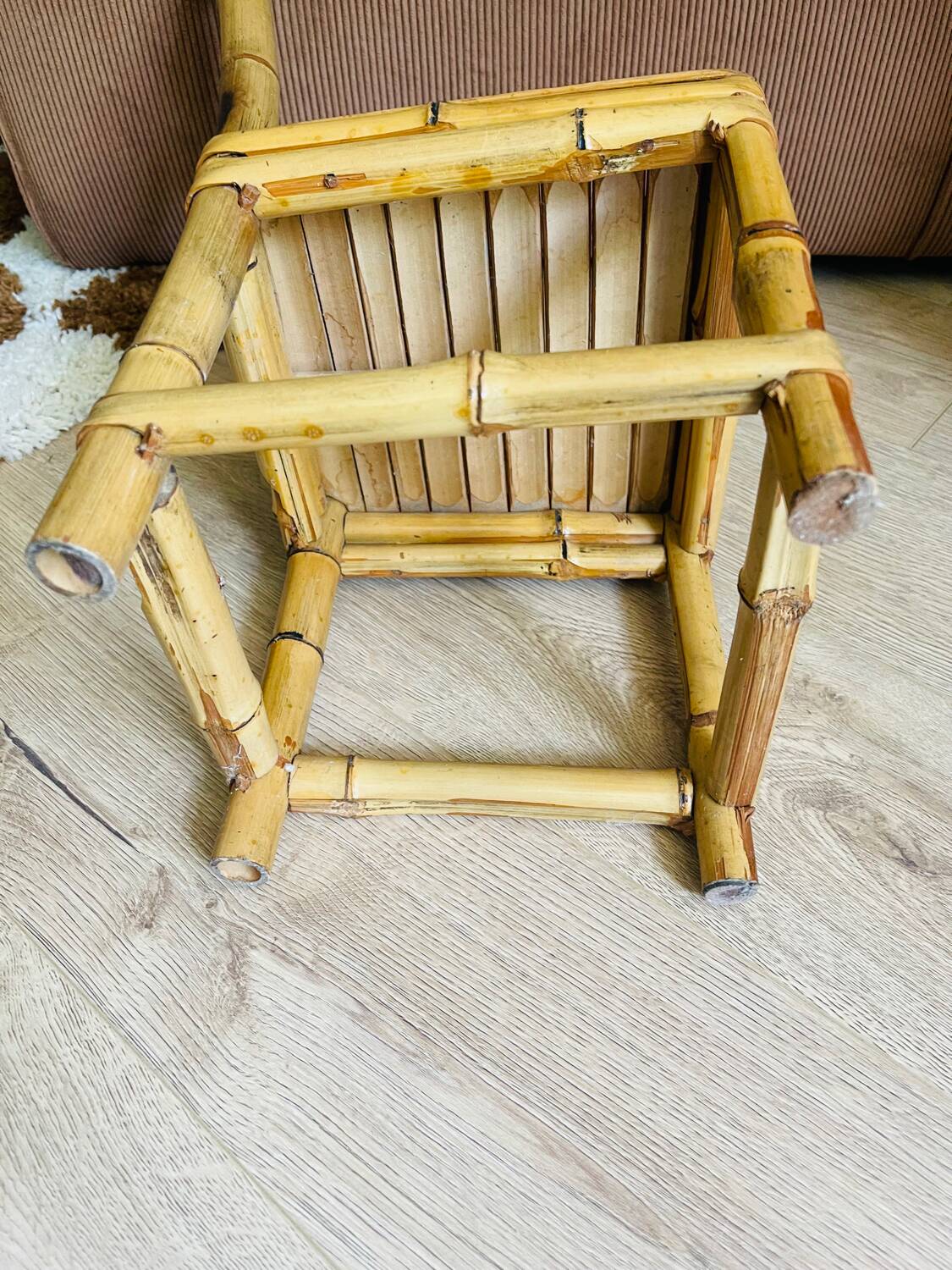 Petite chaise en bambou flammé