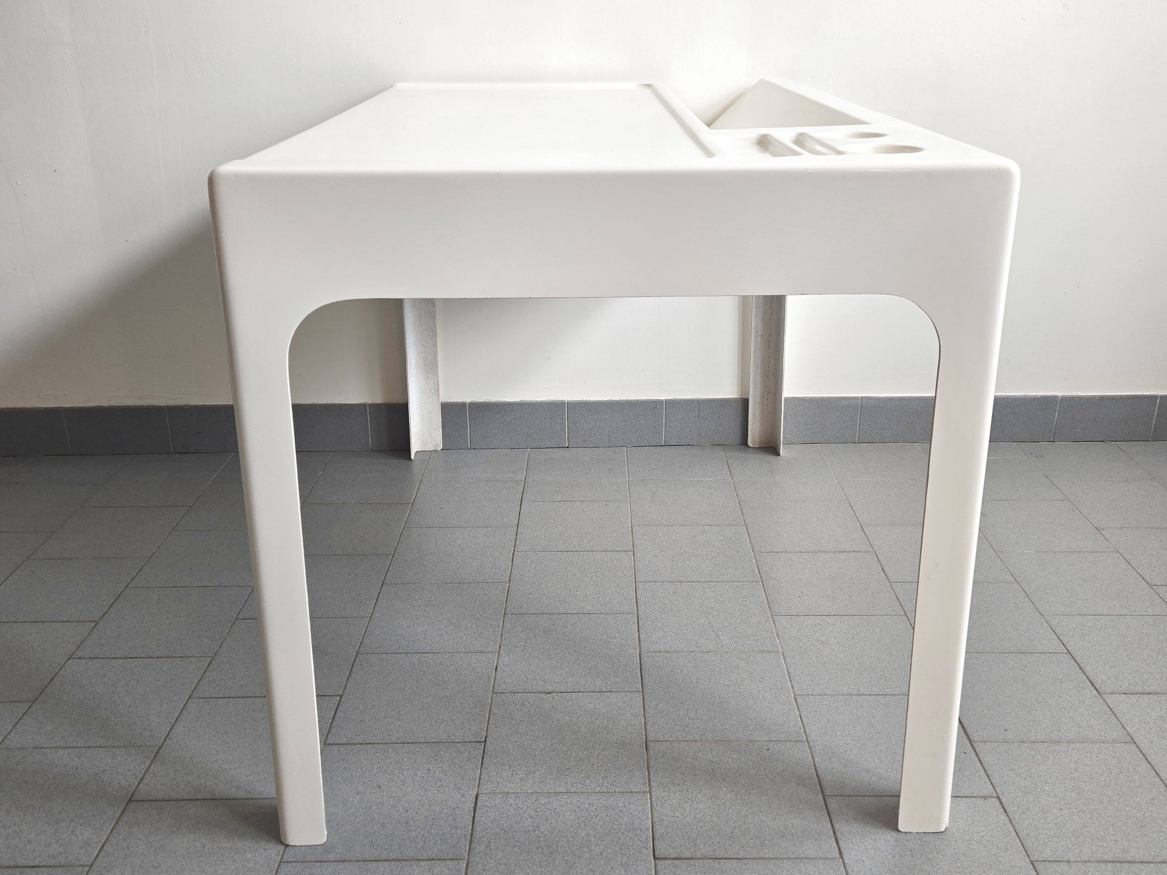 Ozoo desk by Patrick Gingembre 1960