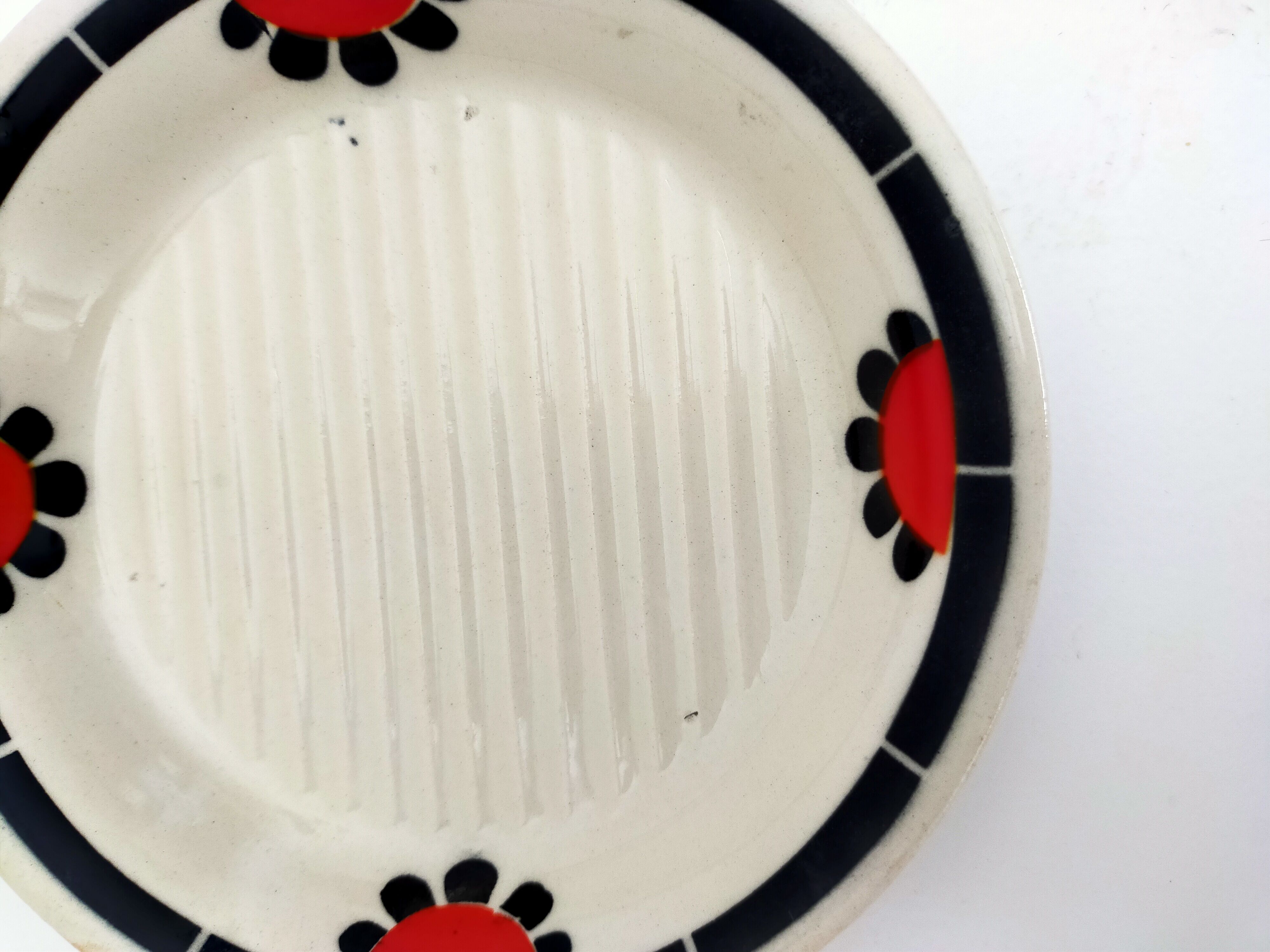 old vintage soap holder Art Deco earthenware wolf mill toledo color white, red and black