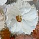 Huile sur toile, décor floral, encadrement en bois doré