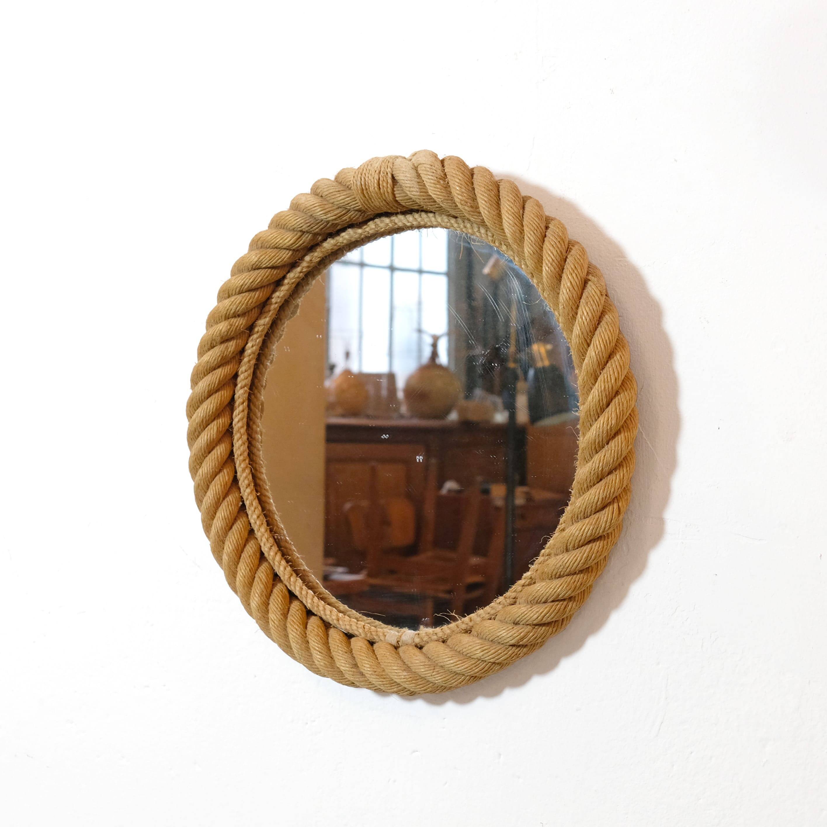 Round mirror with a rope frame, 35 cm.