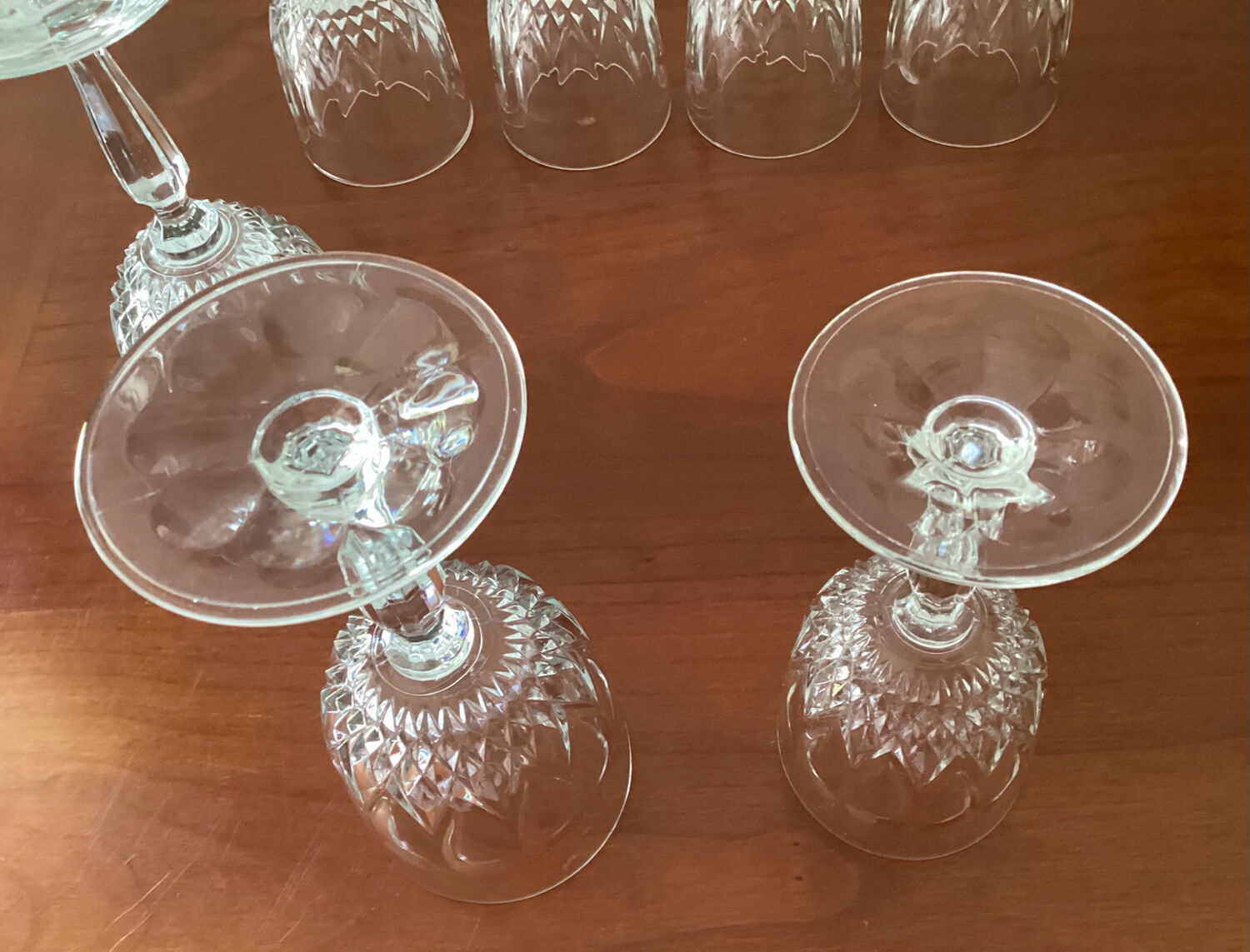 Lot of stemmed glass