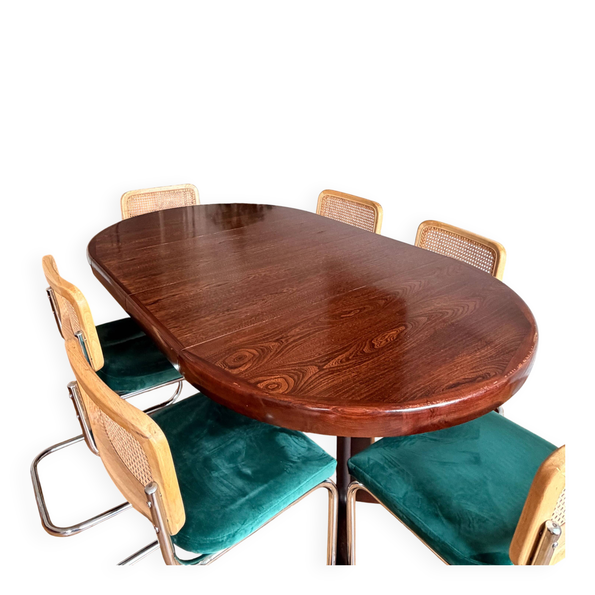 Baumann extendable round table for 4 to 8 people