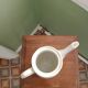 Théière en porcelaine blanche