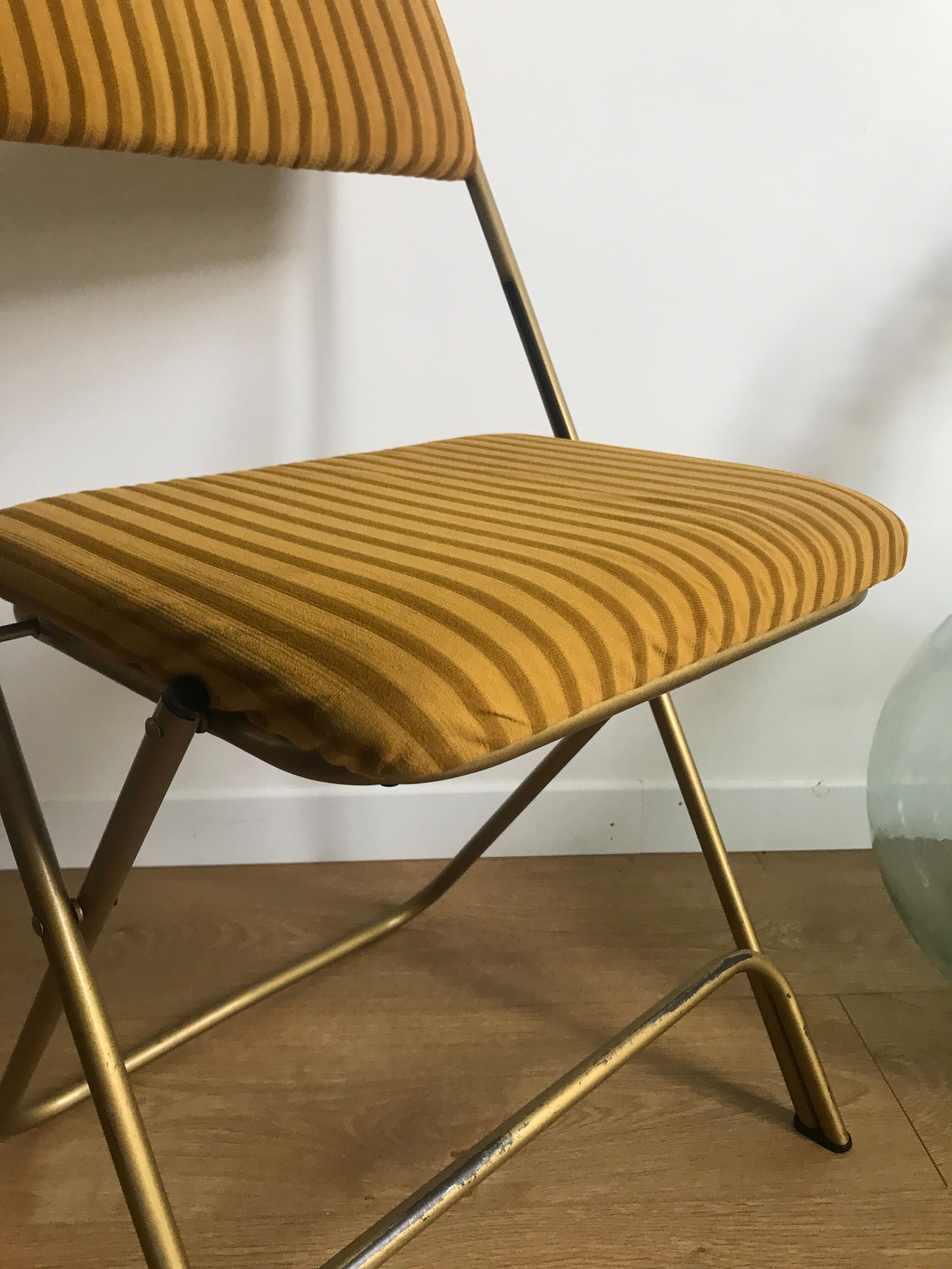Vintage folding chair lafuma chantazur with striped golden fabric